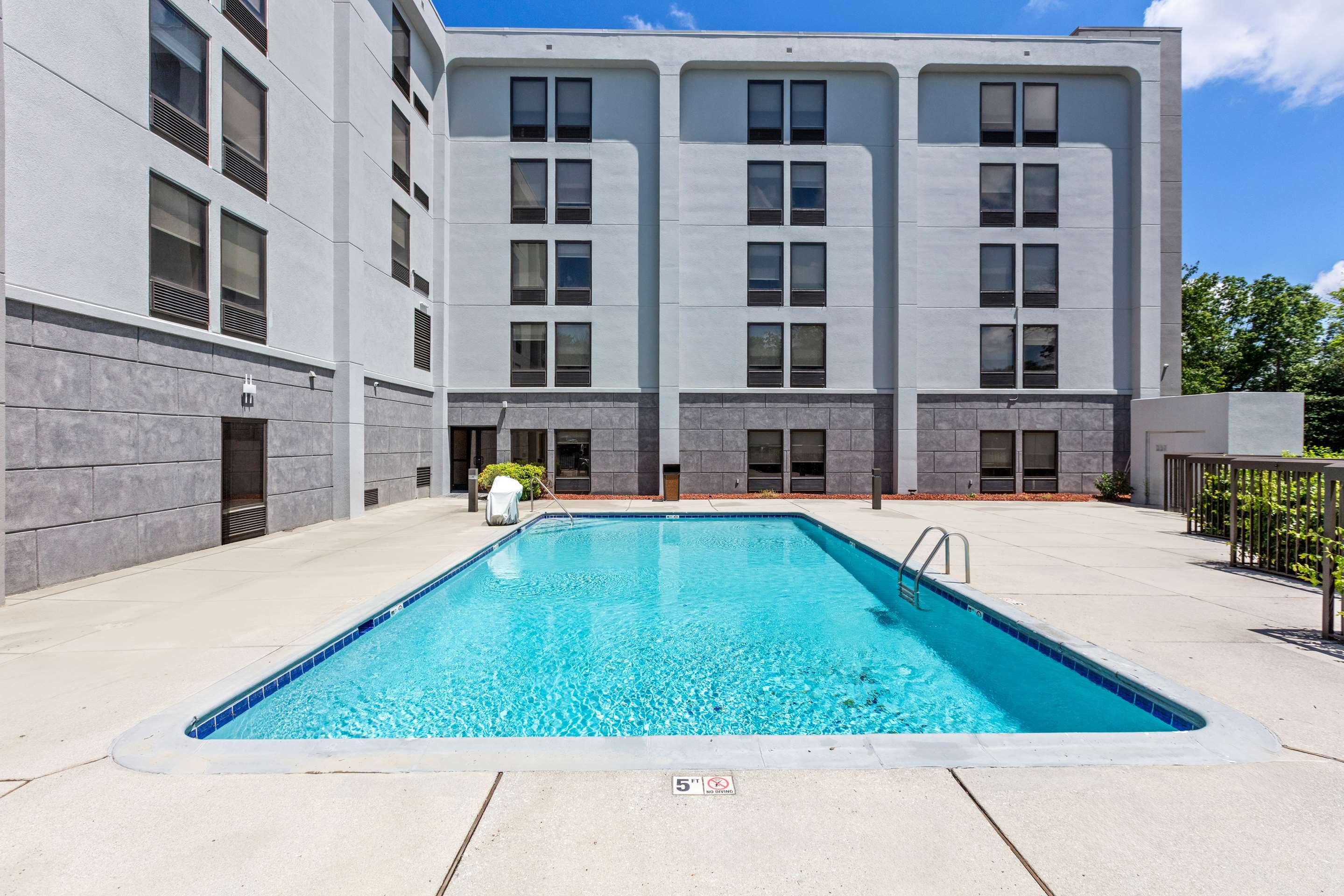 Pool | Hampton Inn Knoxville - Airport