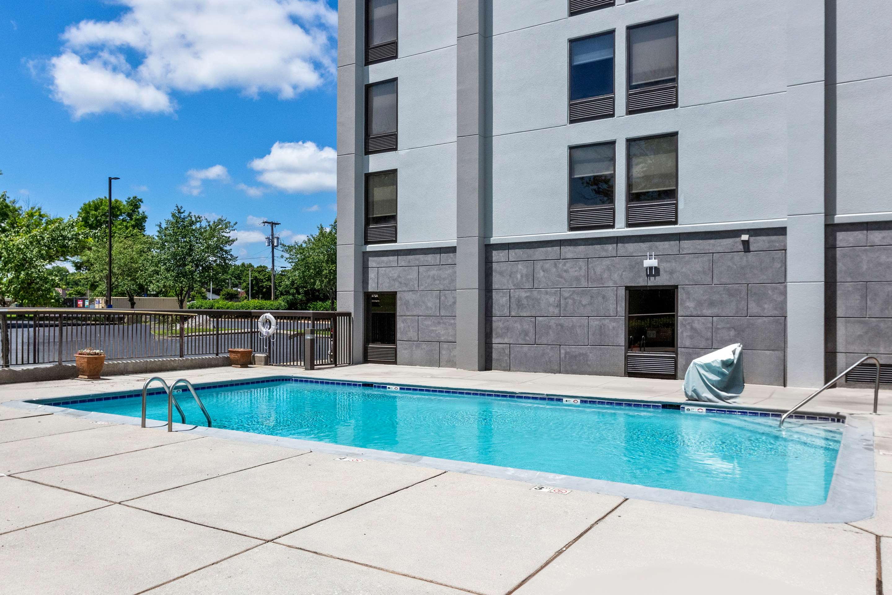 Pool | Hampton Inn Knoxville - Airport