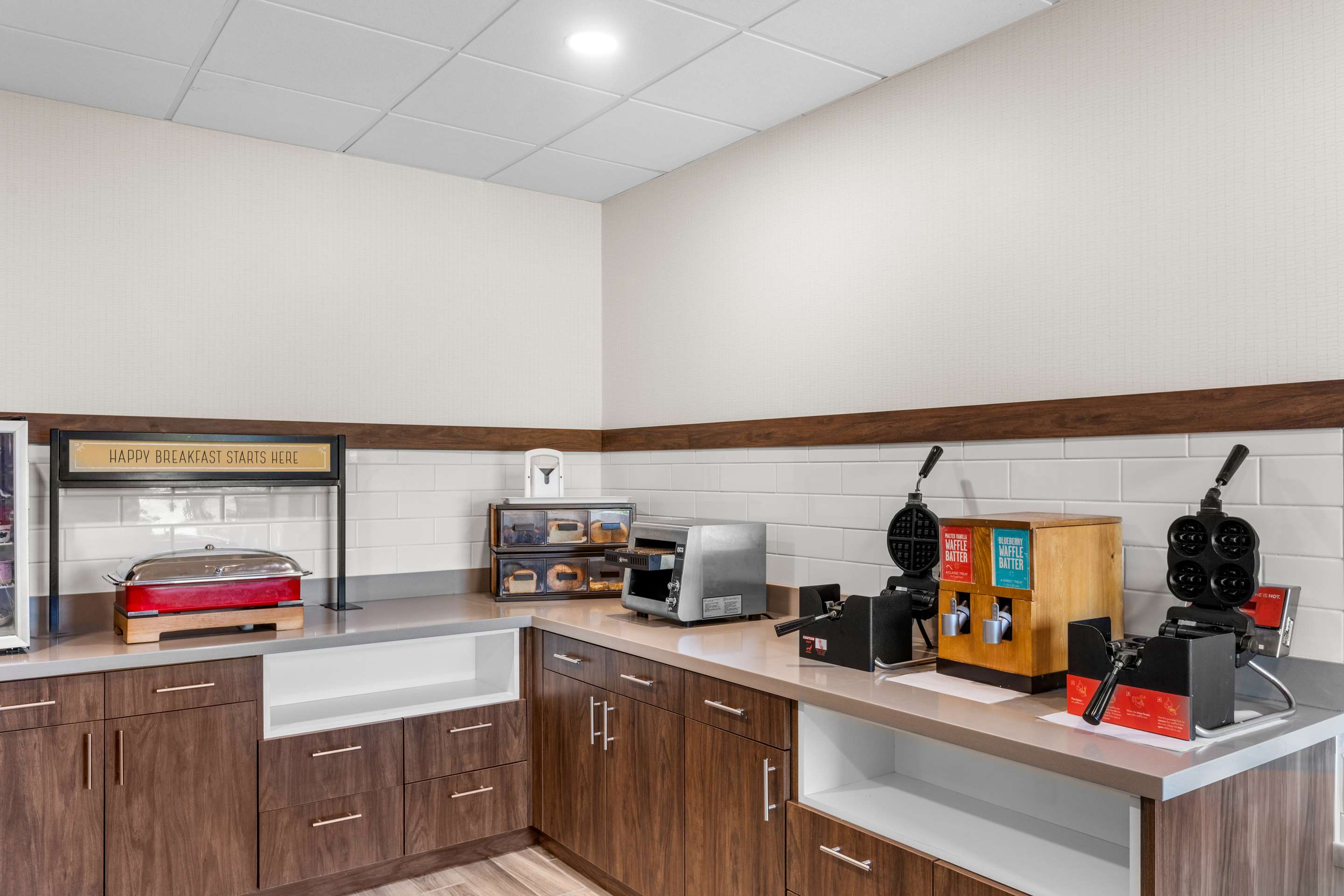 Breakfast Area | Hampton Inn Knoxville - Airport