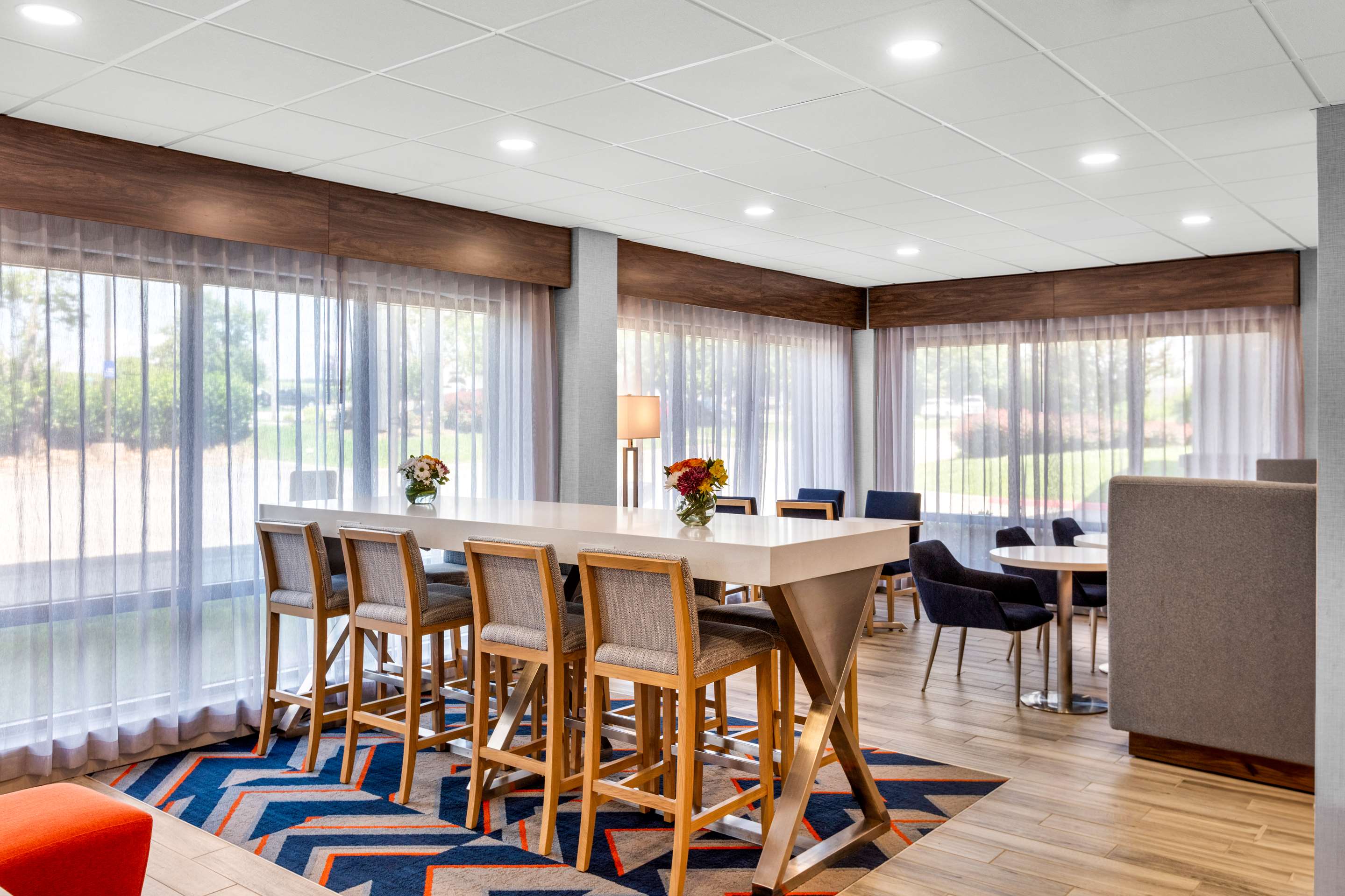 Breakfast Area | Hampton Inn Knoxville - Airport