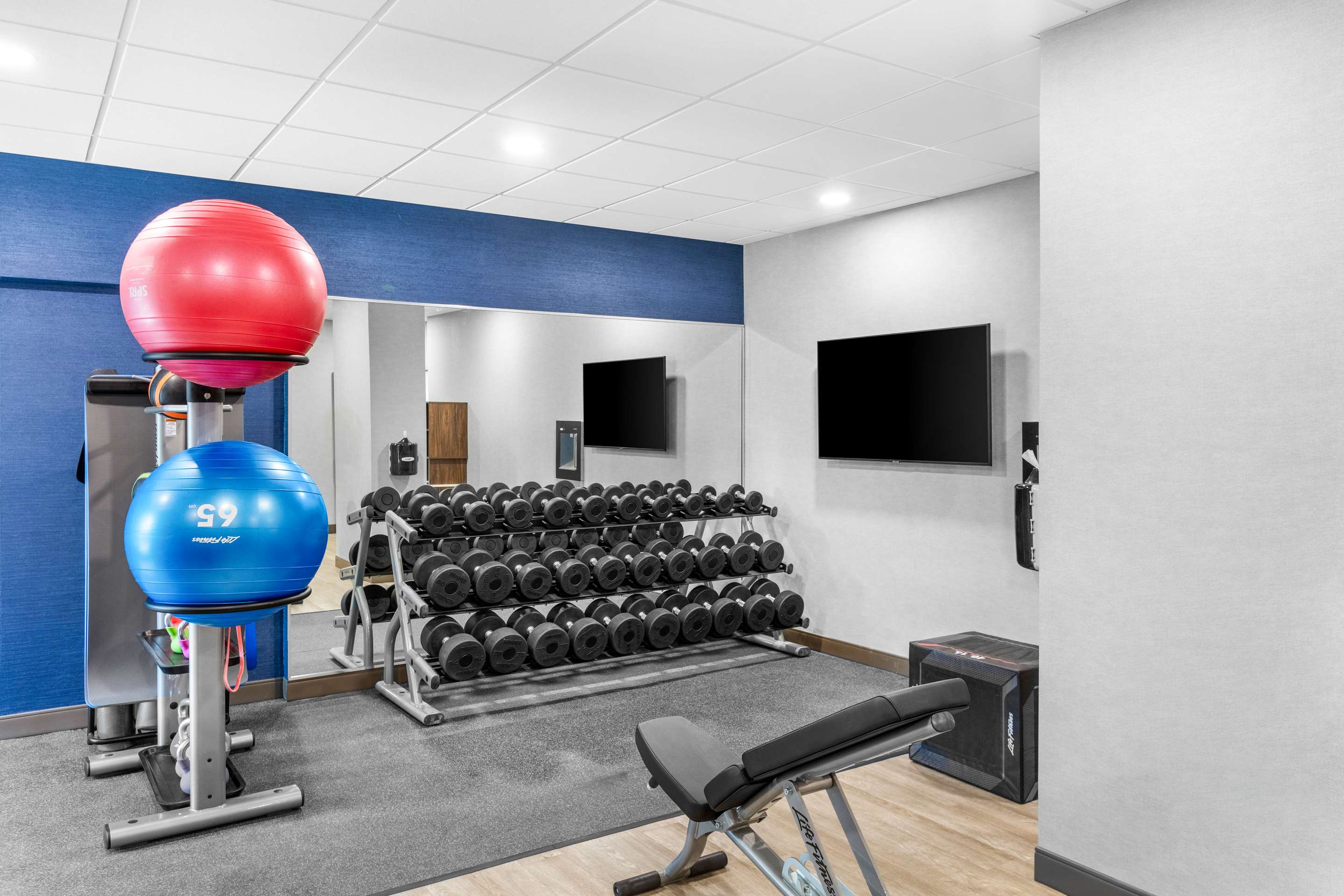 Health club fitness center gym | Hampton Inn Knoxville - Airport