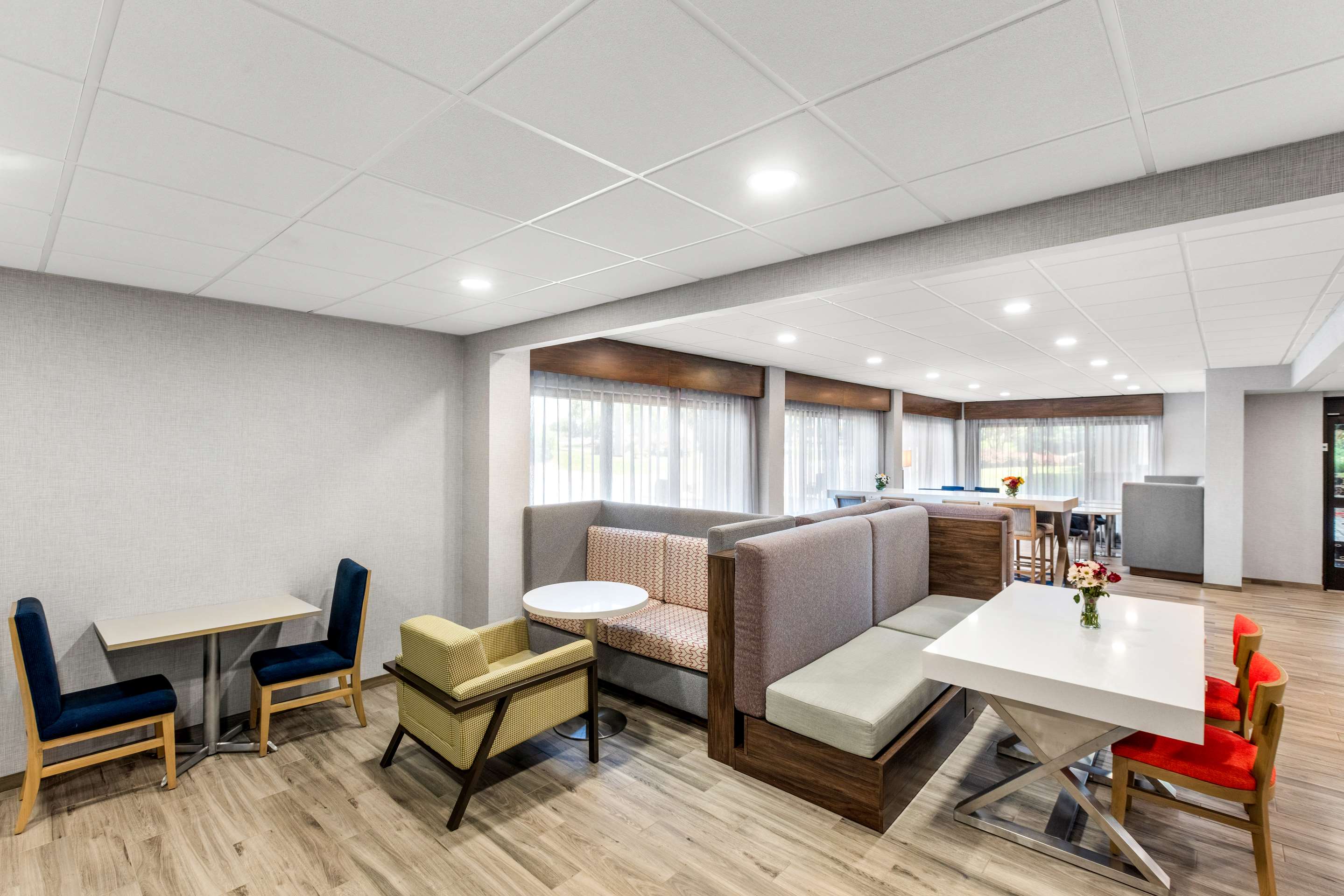Breakfast Area | Hampton Inn Knoxville - Airport