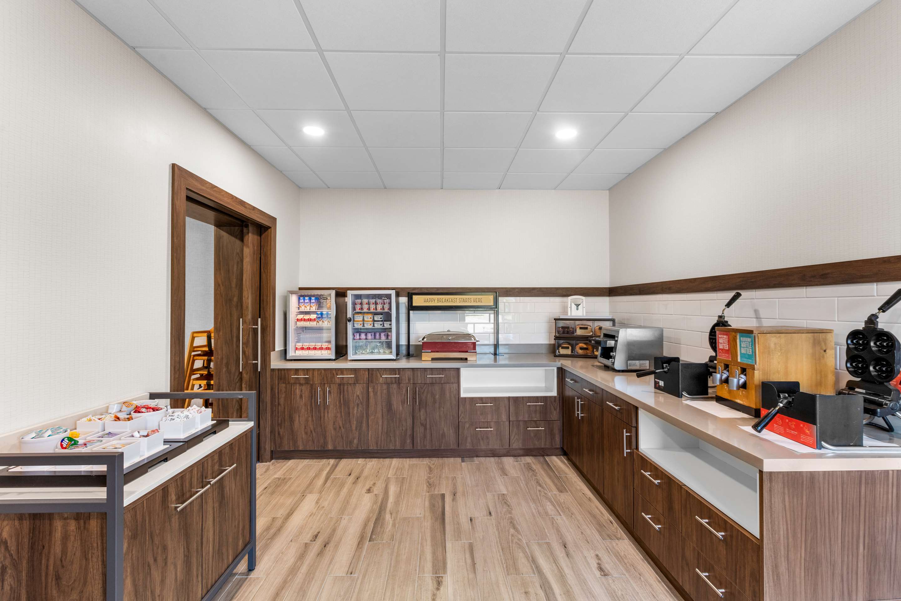 Breakfast Area | Hampton Inn Knoxville - Airport