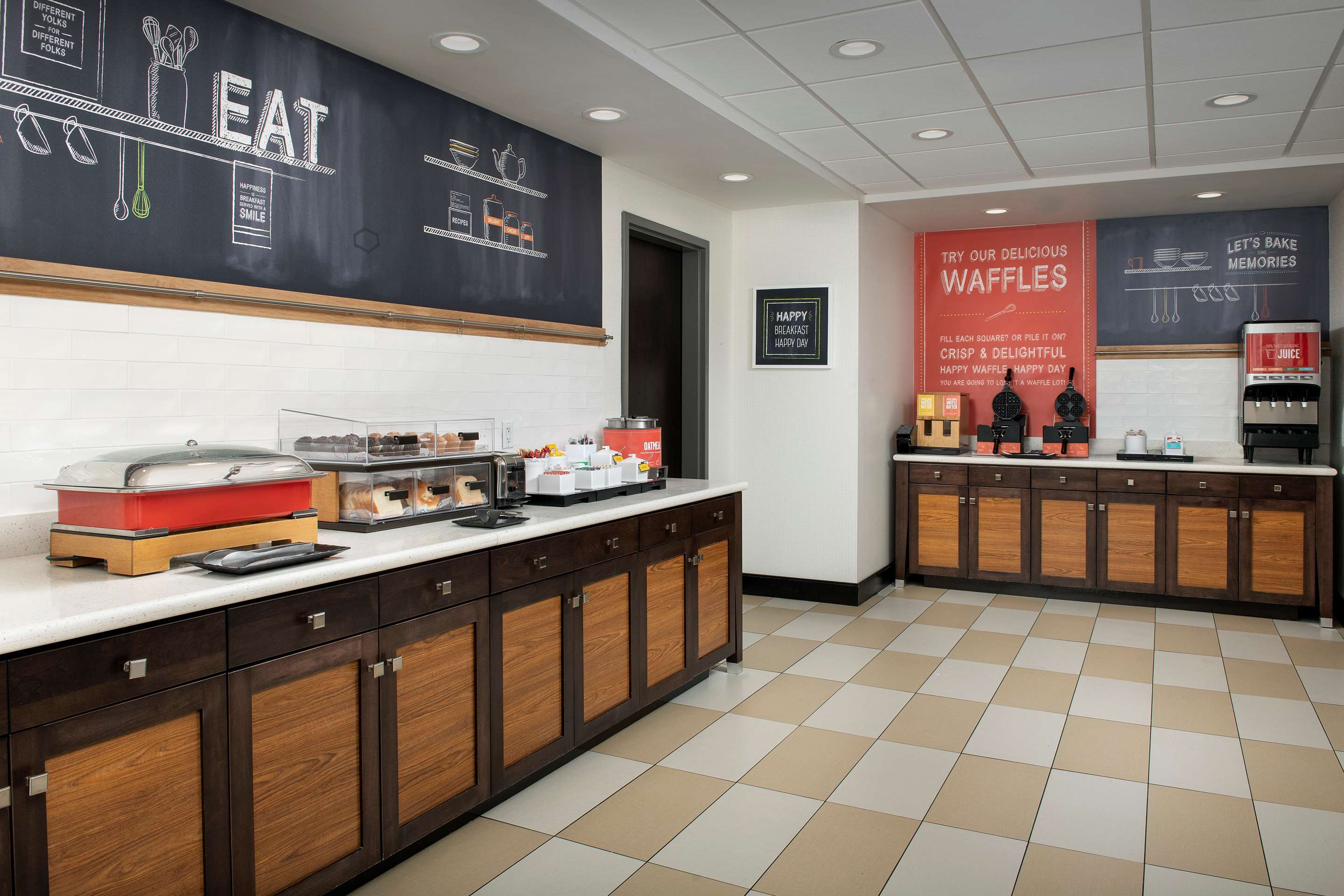 Breakfast Area | Hampton Inn Clinton