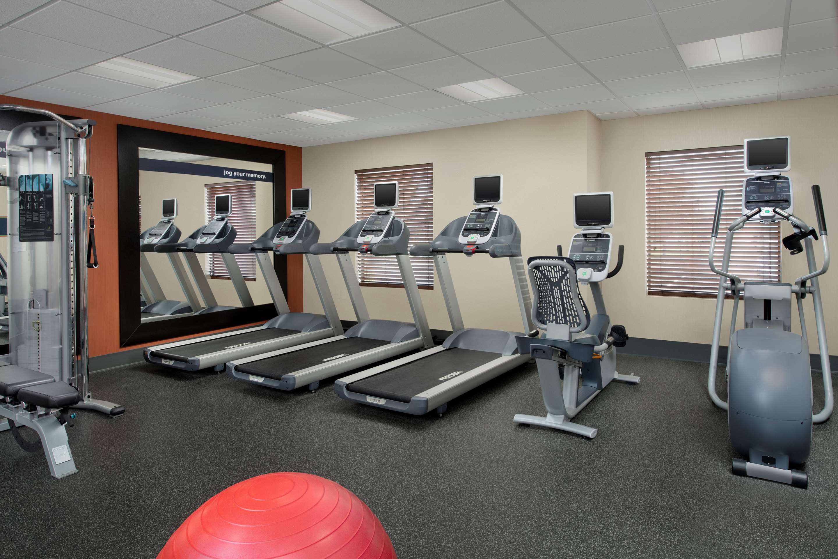 Health club fitness center gym | Hampton Inn Clinton