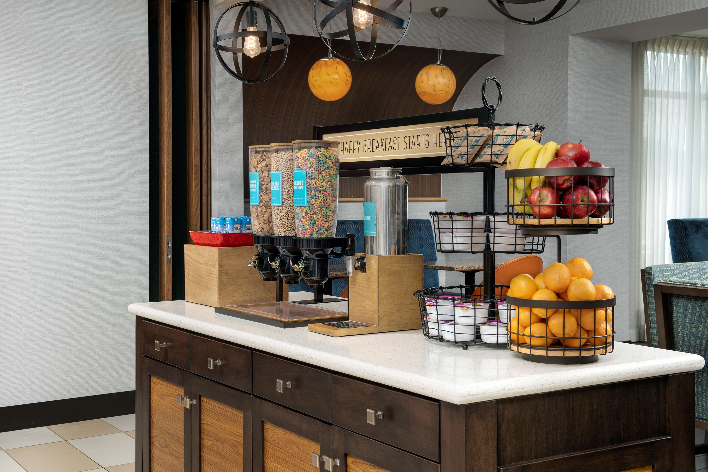 Breakfast Area | Hampton Inn Clinton