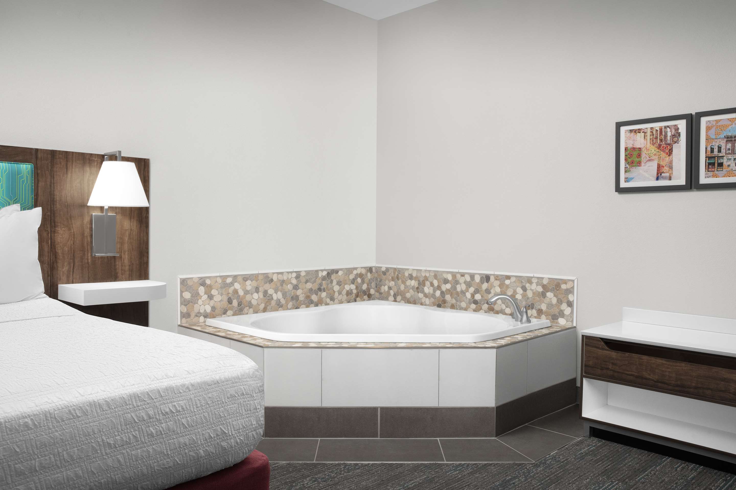 Guest room bath
