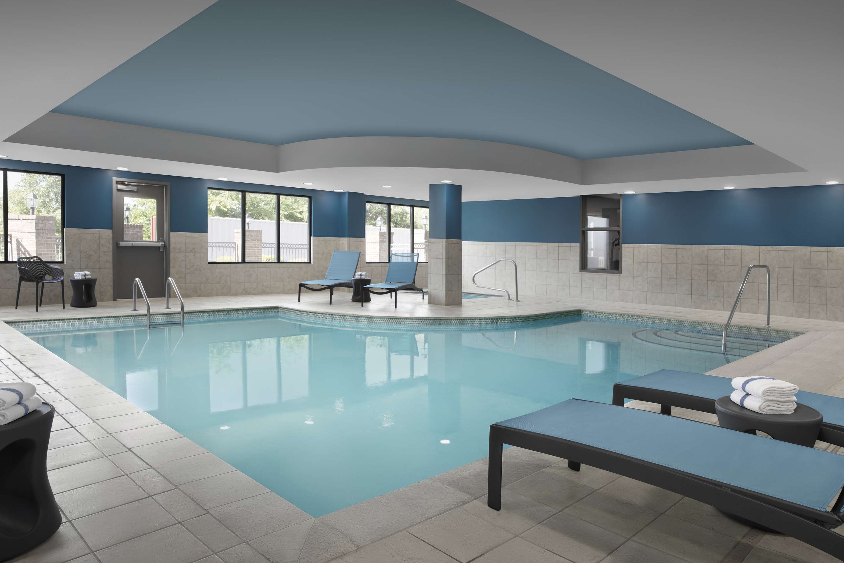 Pool | Hampton Inn Dandridge