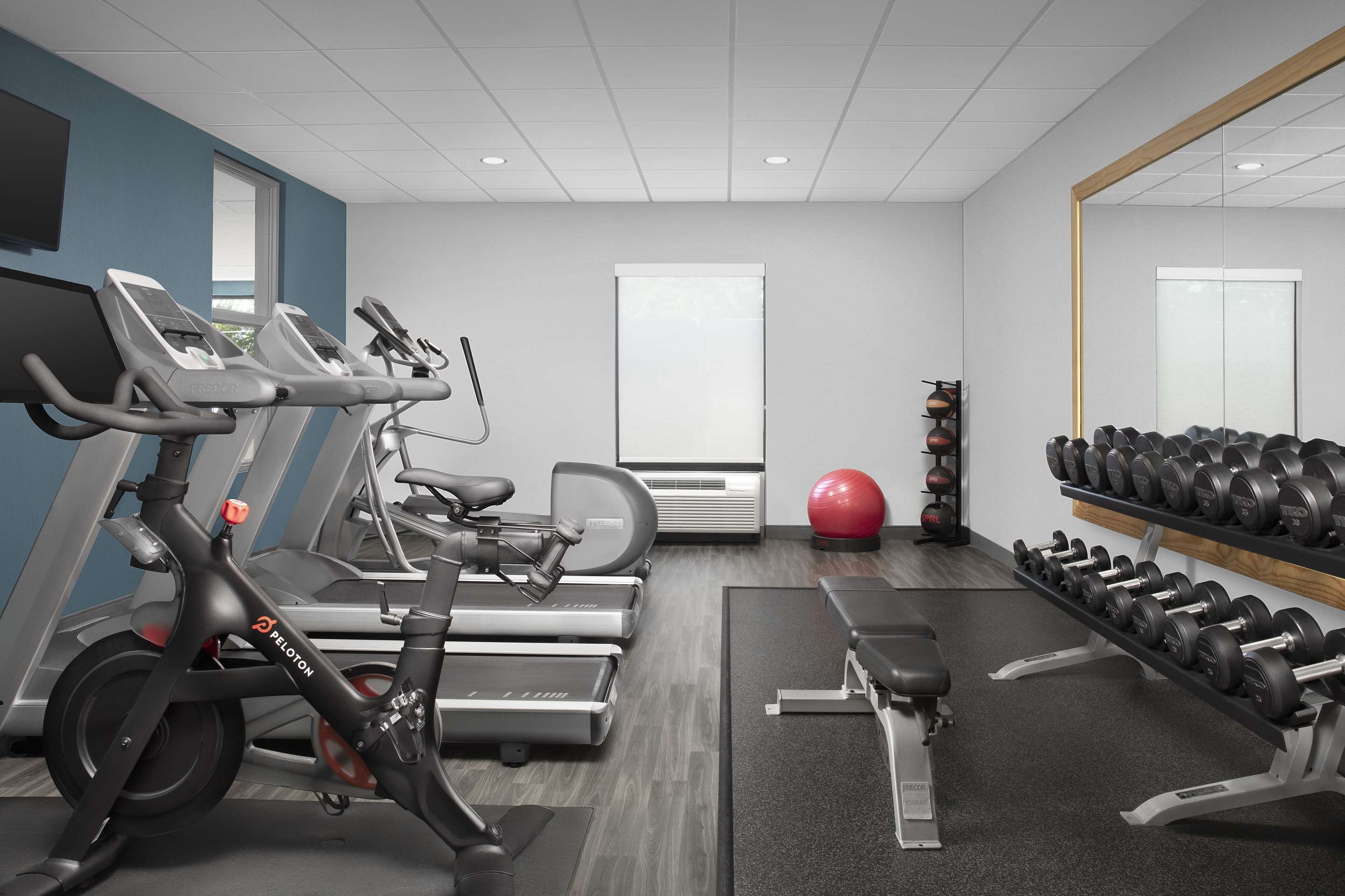 Health club fitness center gym | Hampton Inn Dandridge
