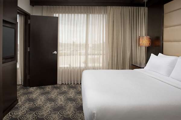  - Embassy Suites West Knoxville - I-40 & I-75, Exit 378