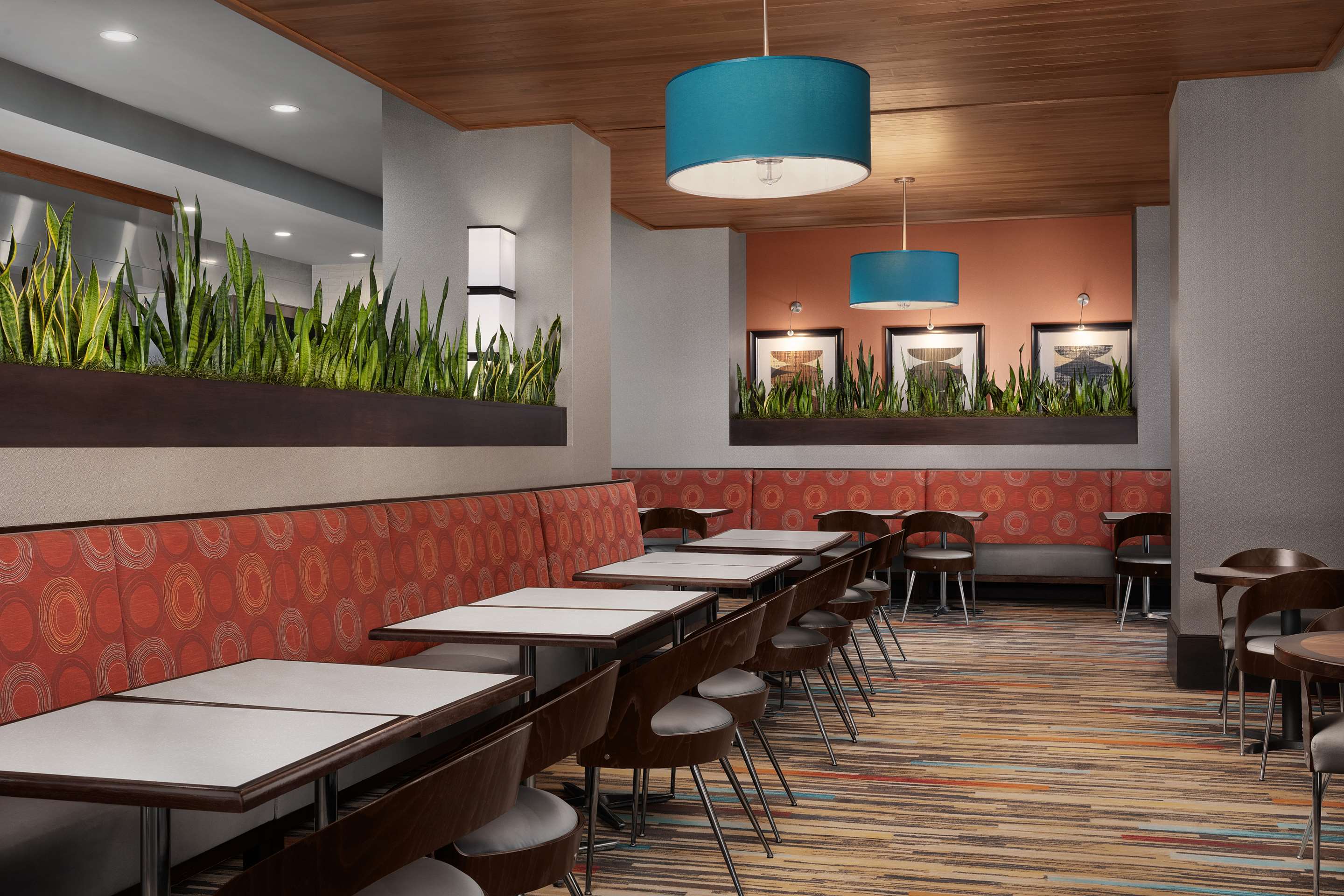 Breakfast Area | Embassy Suites by Hilton Knoxville West