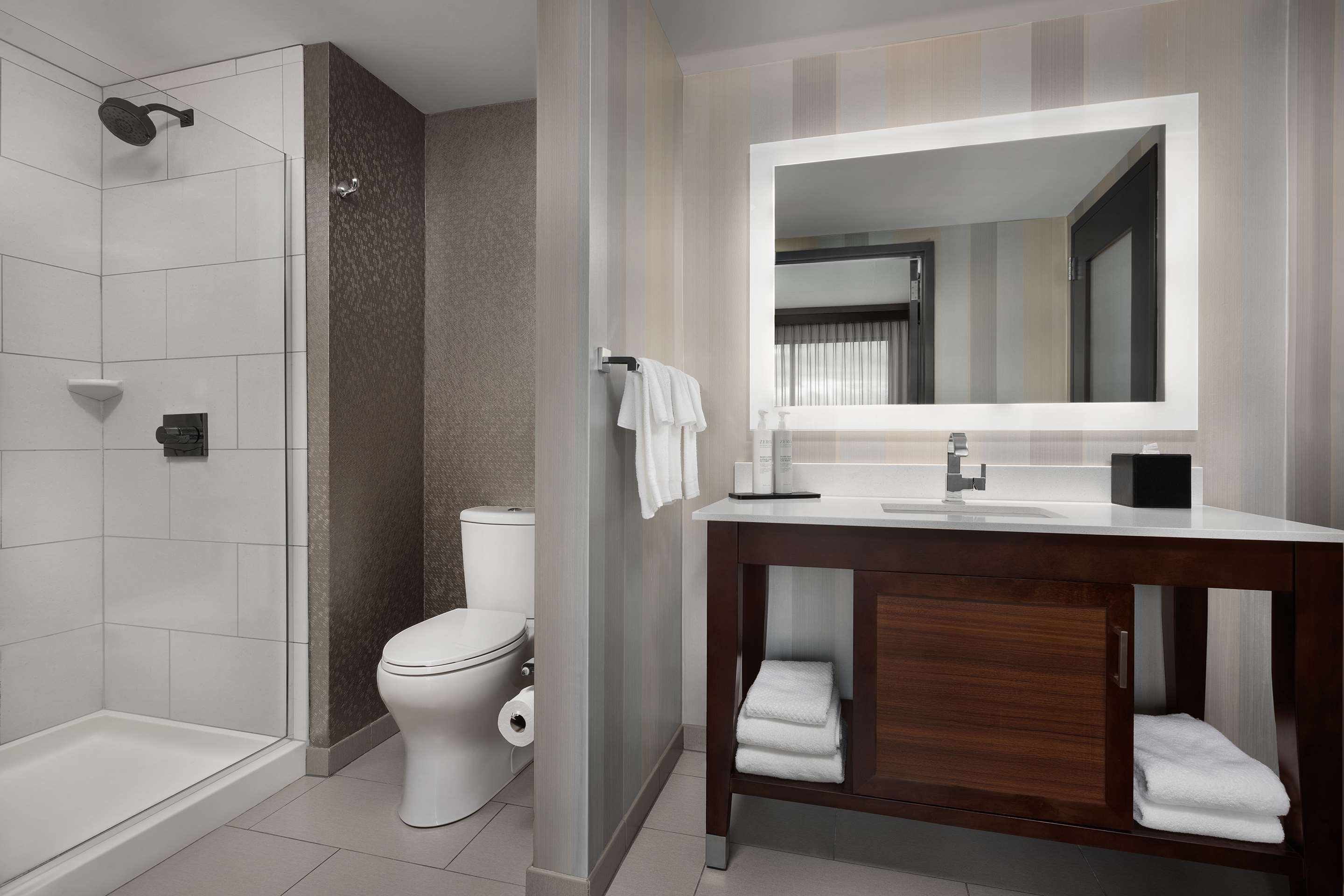 Guest room bath
