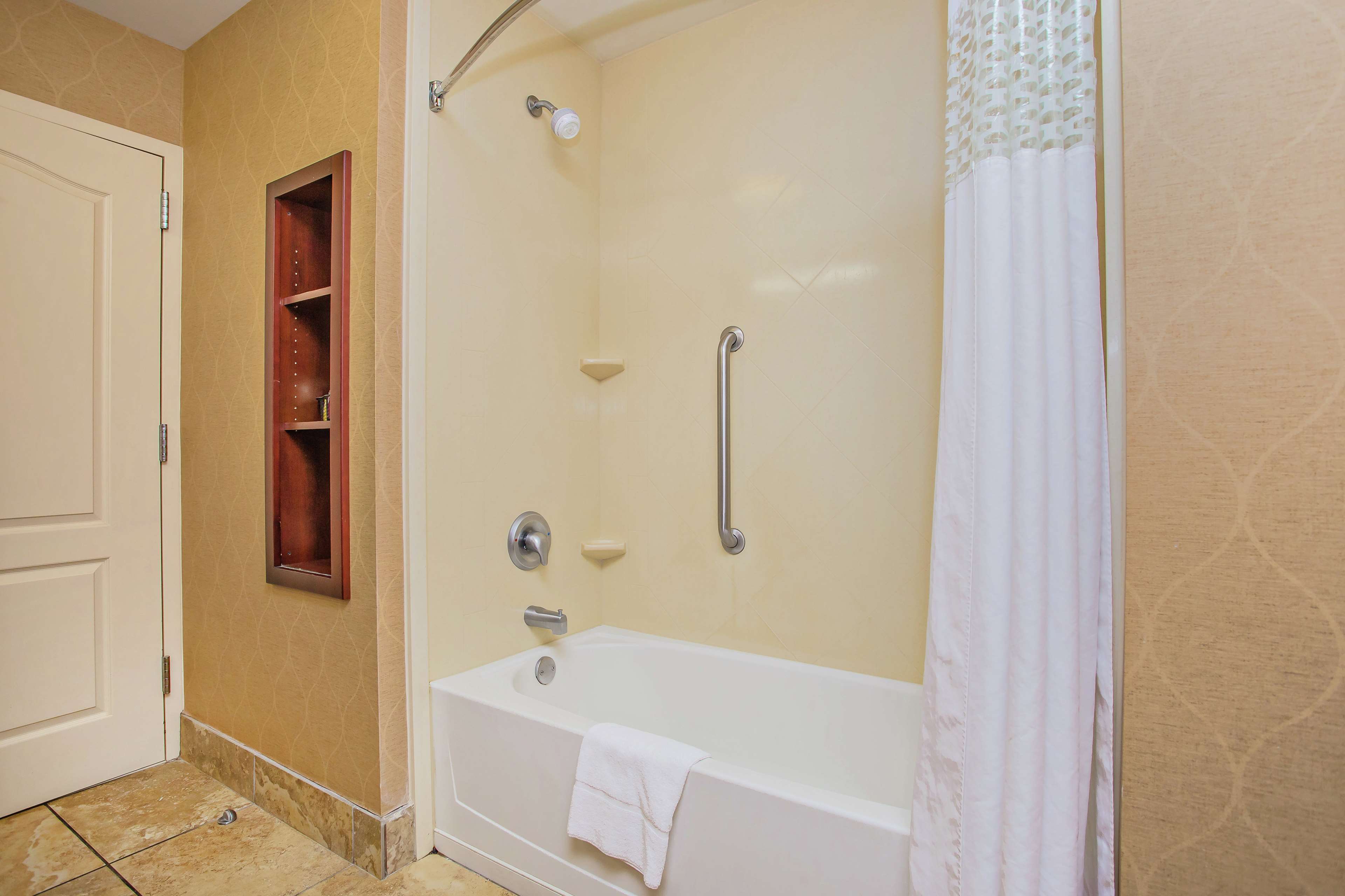 Hampton Inn & Suites Sevierville at Stadium Drive Room Type - 1KING STUDY SOFABED NOSMOK
