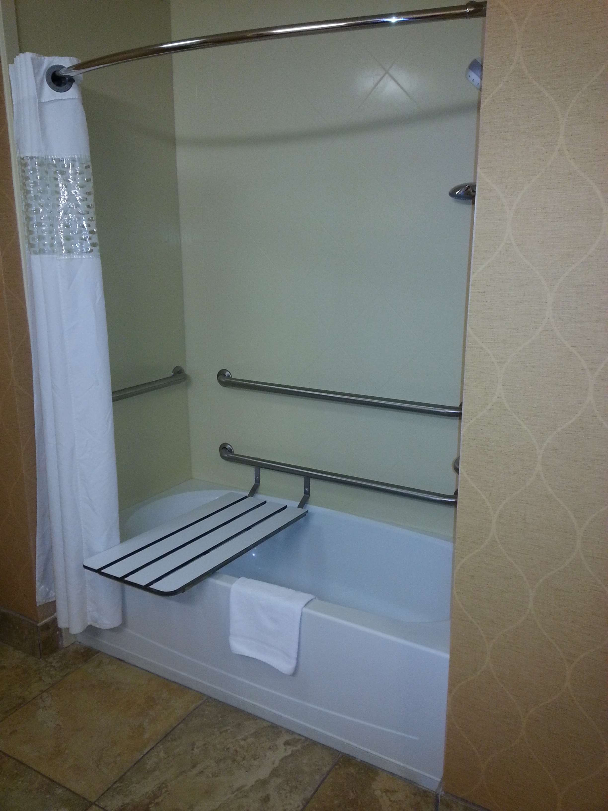 Hampton Inn & Suites Sevierville at Stadium Drive Room Type - 1 KNG ACCESSIBLE TUB NS