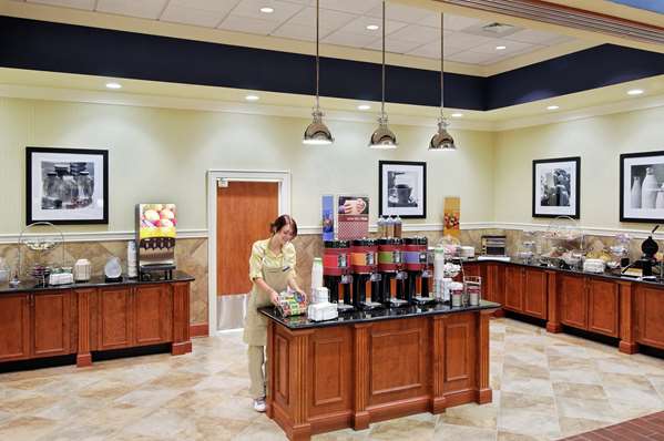 Amenities - Hampton Inn & Suites at Turkey Creek Knoxville - I-40 & I-75, Exit 373