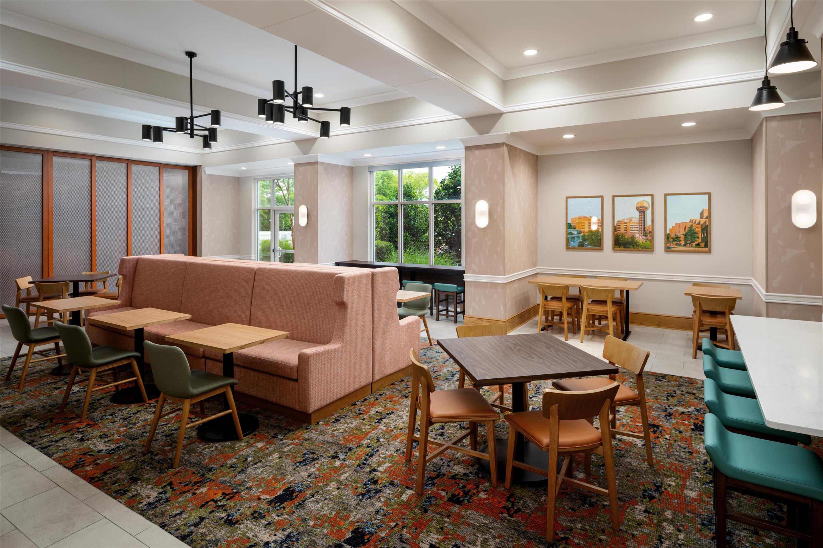 Breakfast Area | Hampton Inn & Suites Knoxville-Turkey Creek/Farragut