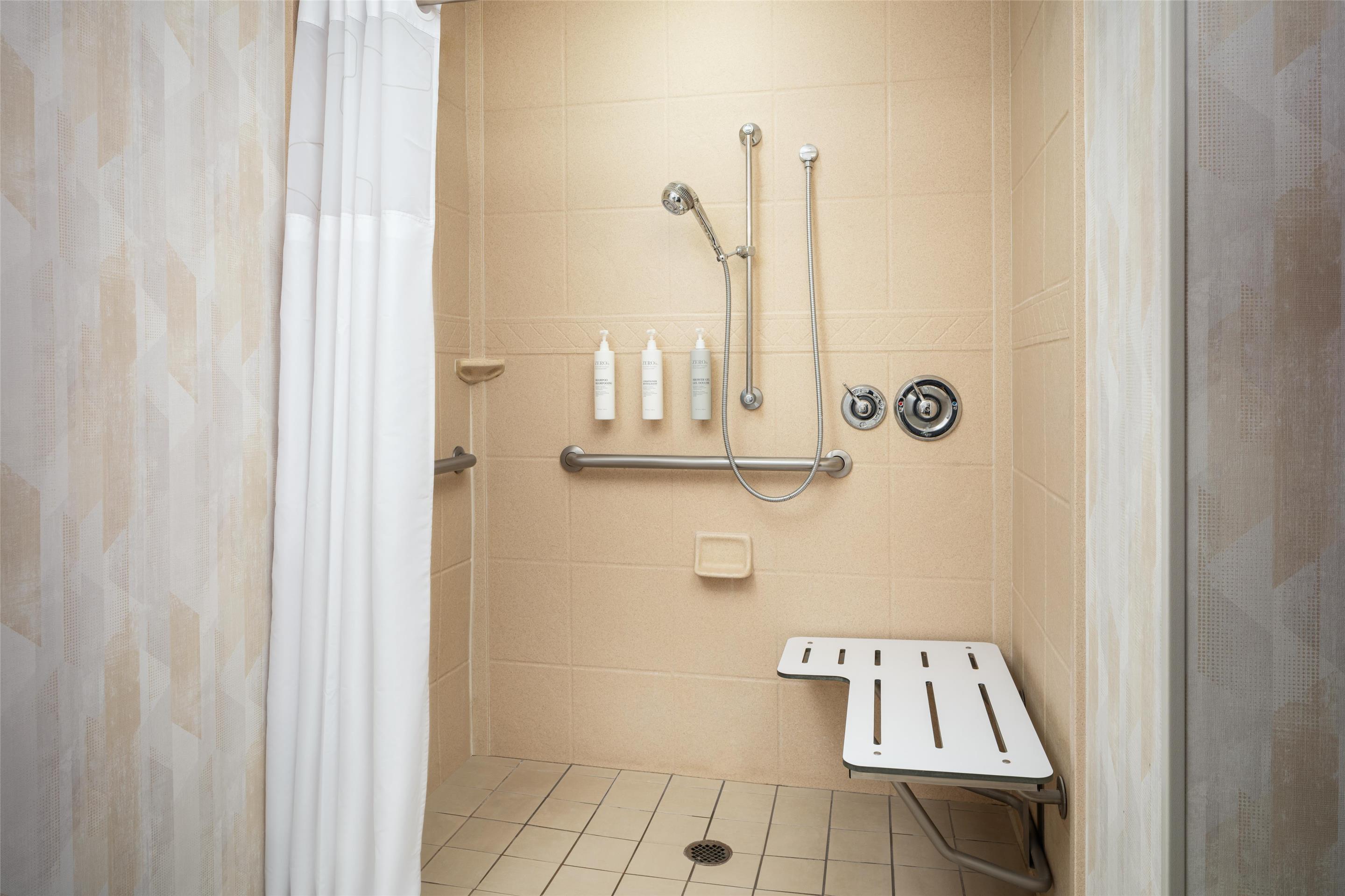 Guest room bath