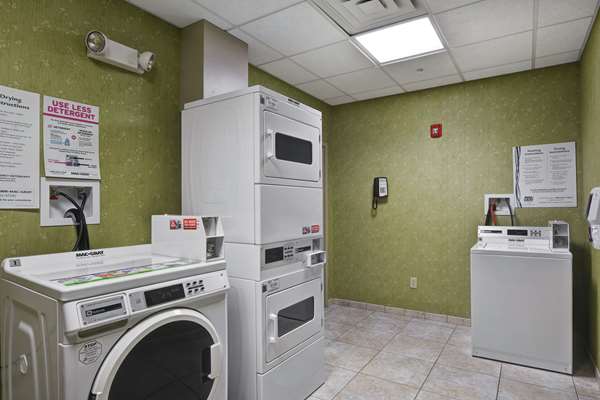  - Hampton Inn & Suites New Hartford