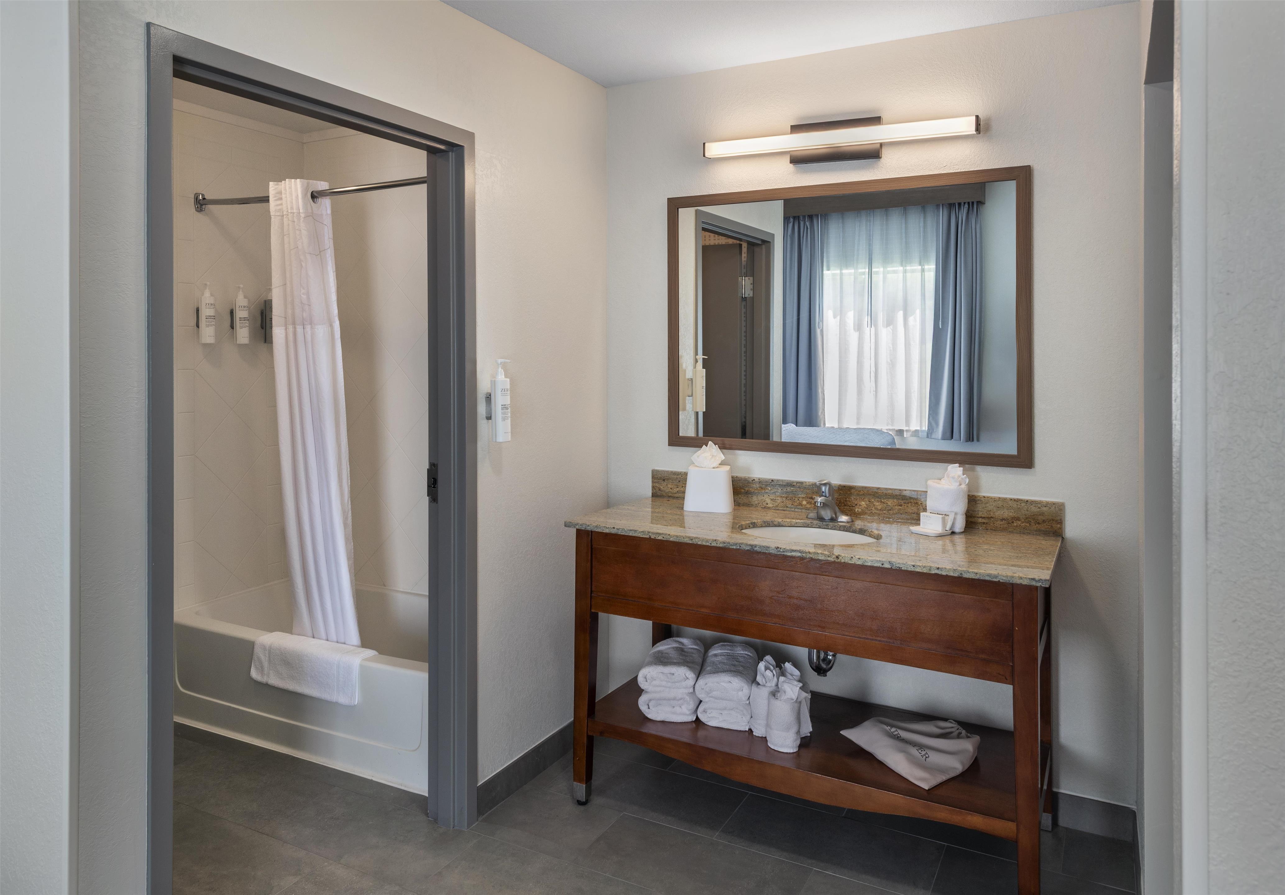 Guest room bath