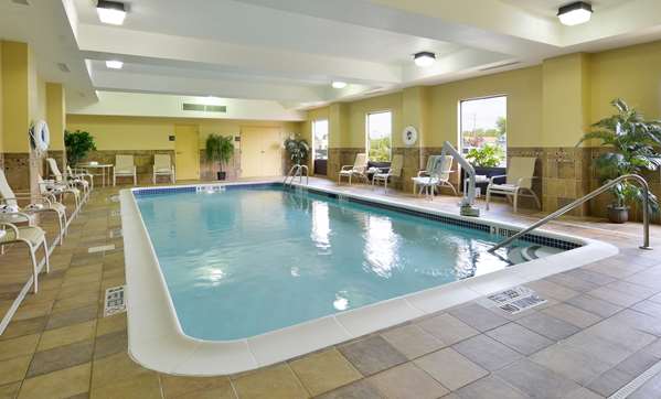 Pool - Hampton Inn Utica