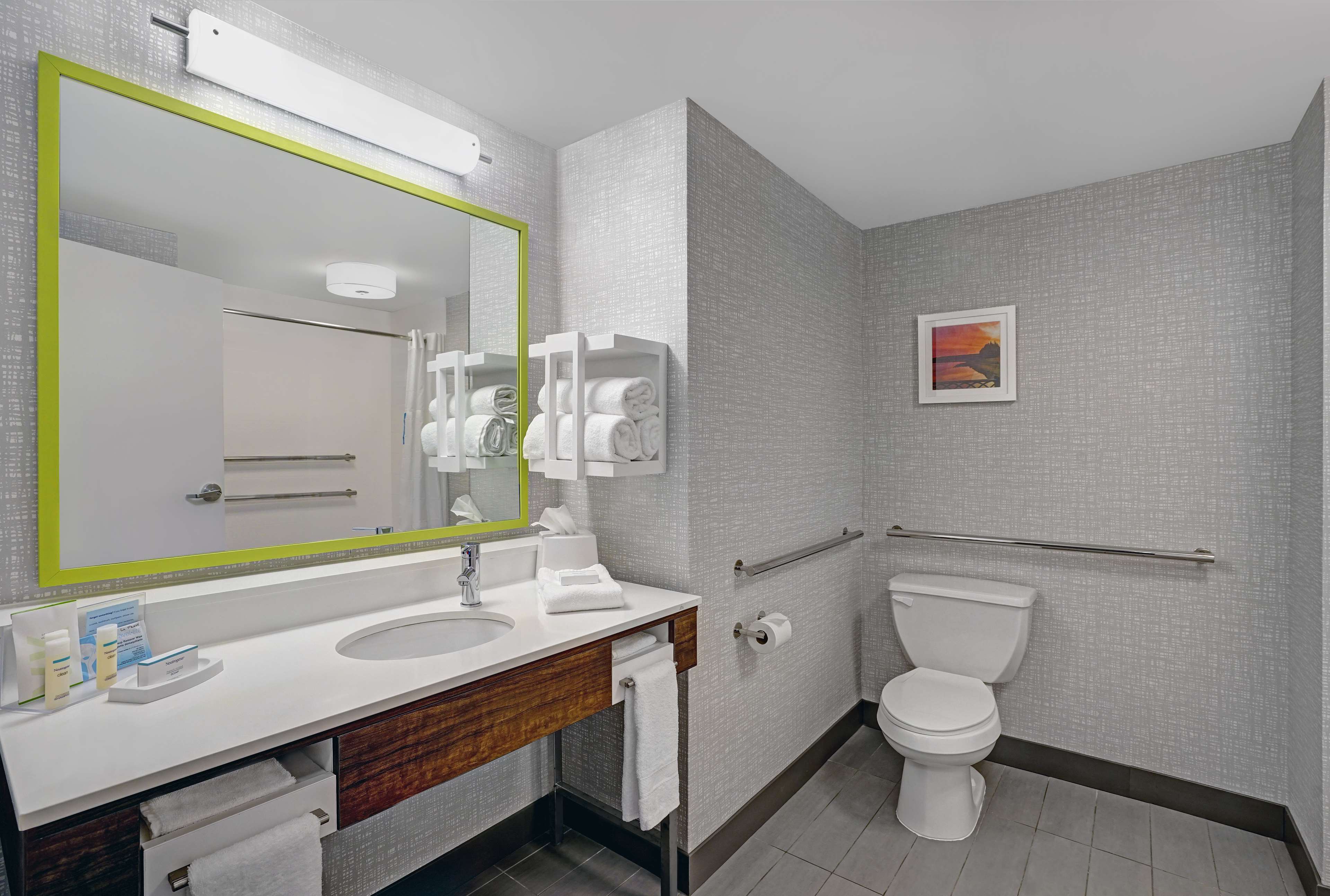 Hampton Inn by Hilton Utica Room Type - 2 QNS HEARING ACC NOSMOK