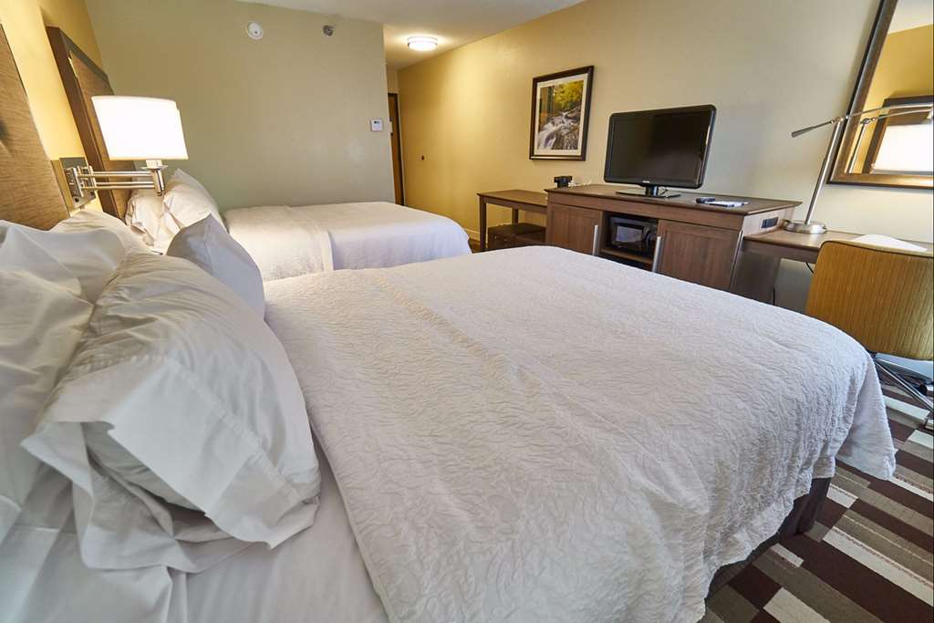 Hampton Inn Uniontown-guestroom-Guest Room,On-Site.jpg