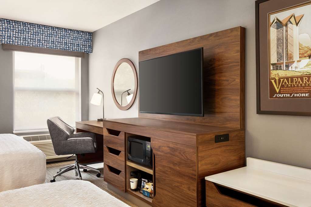 Hampton Inn & Suites Valparaiso, IN - Tap to explore photos