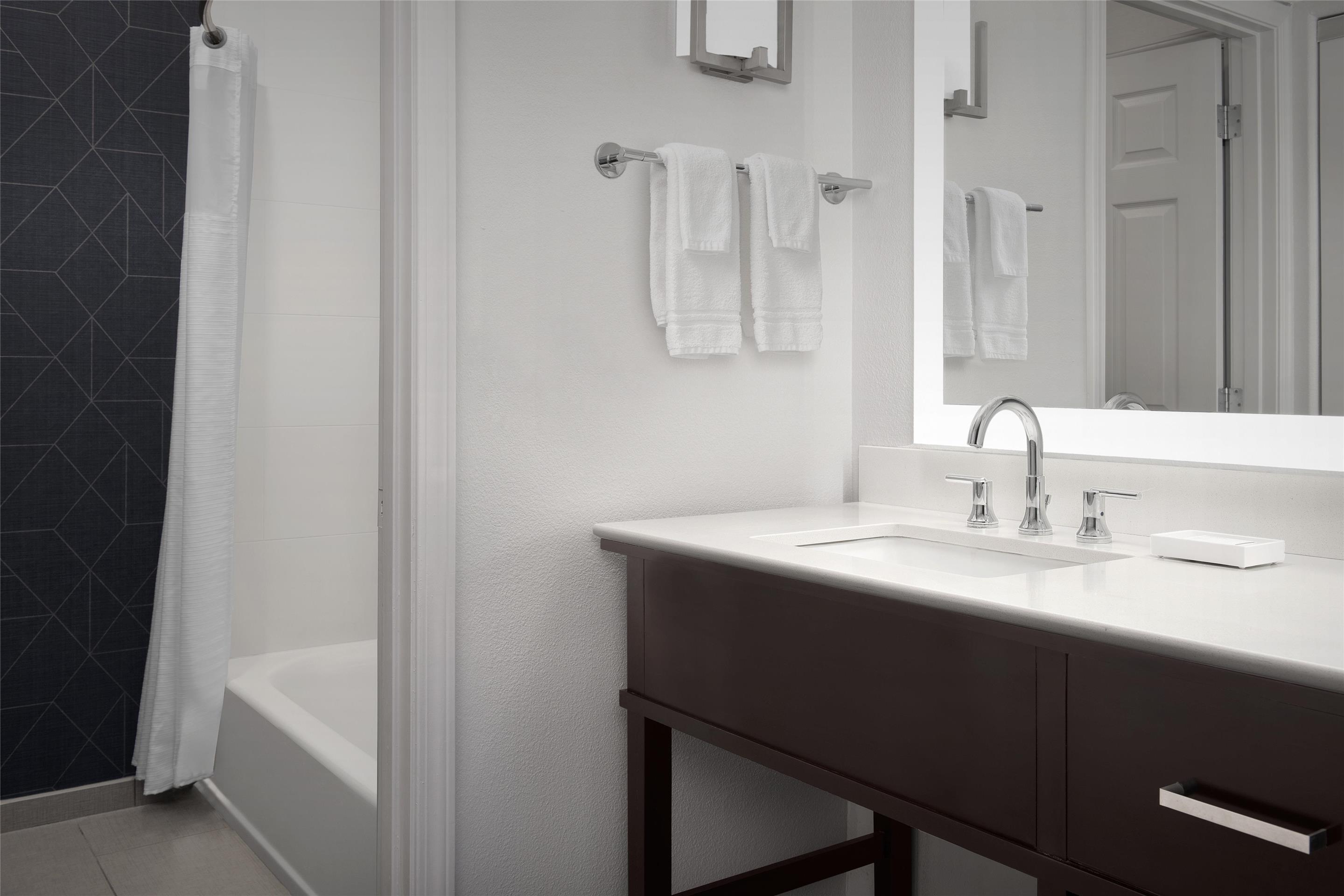 Guest room bath