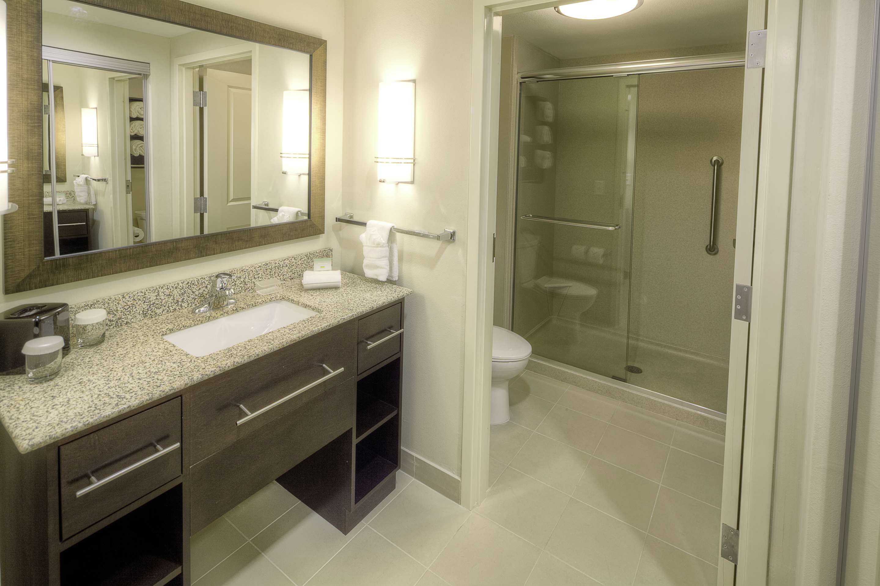Guest room bath