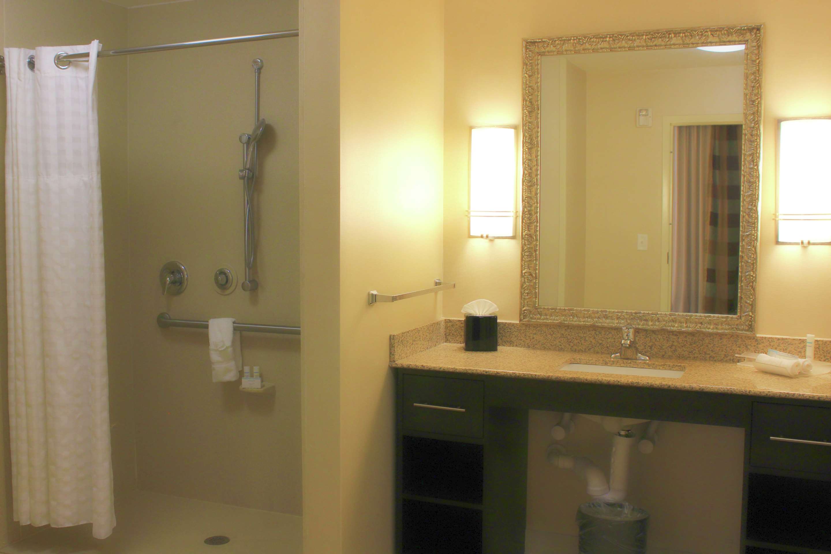 Guest room bath