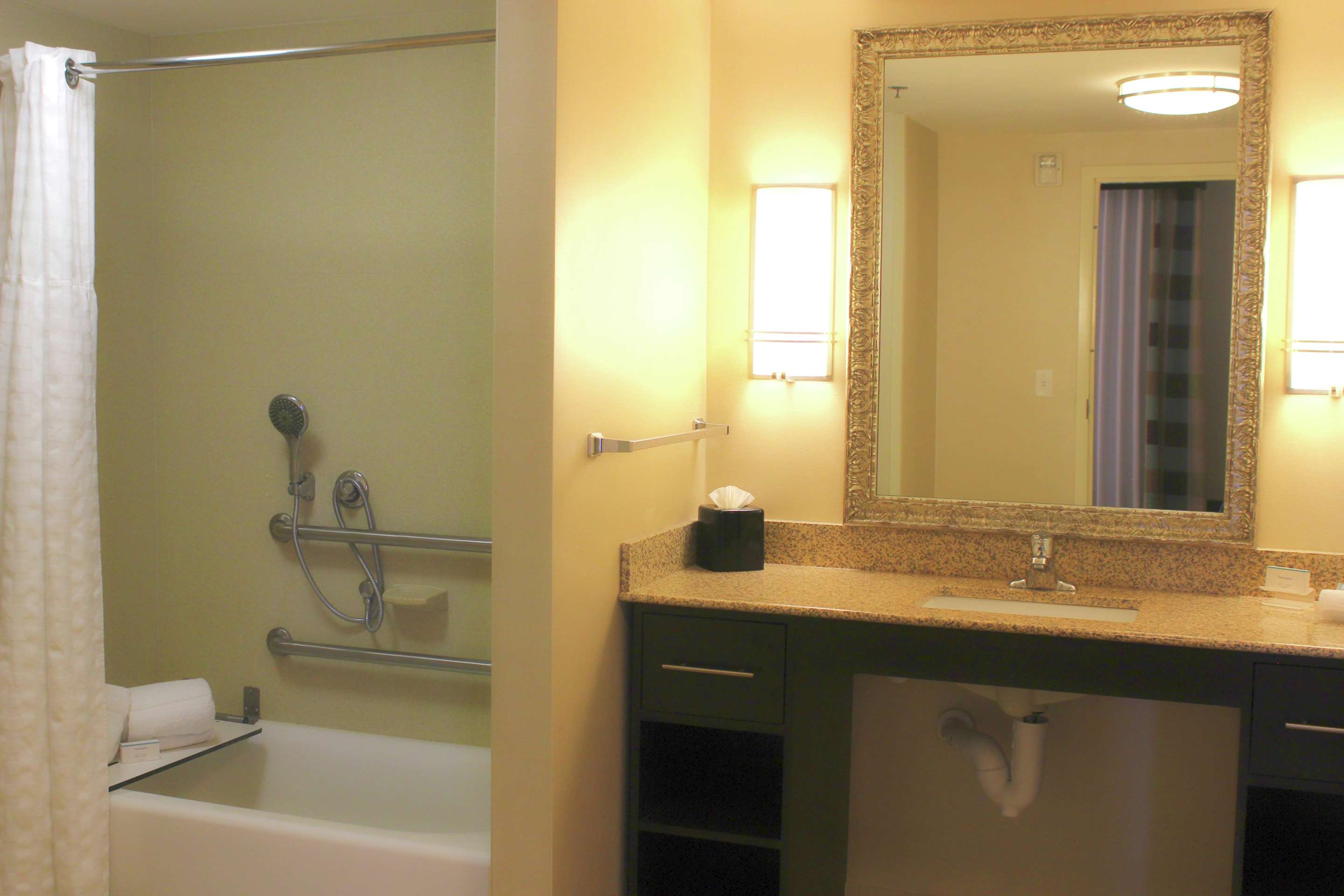 Guest room bath