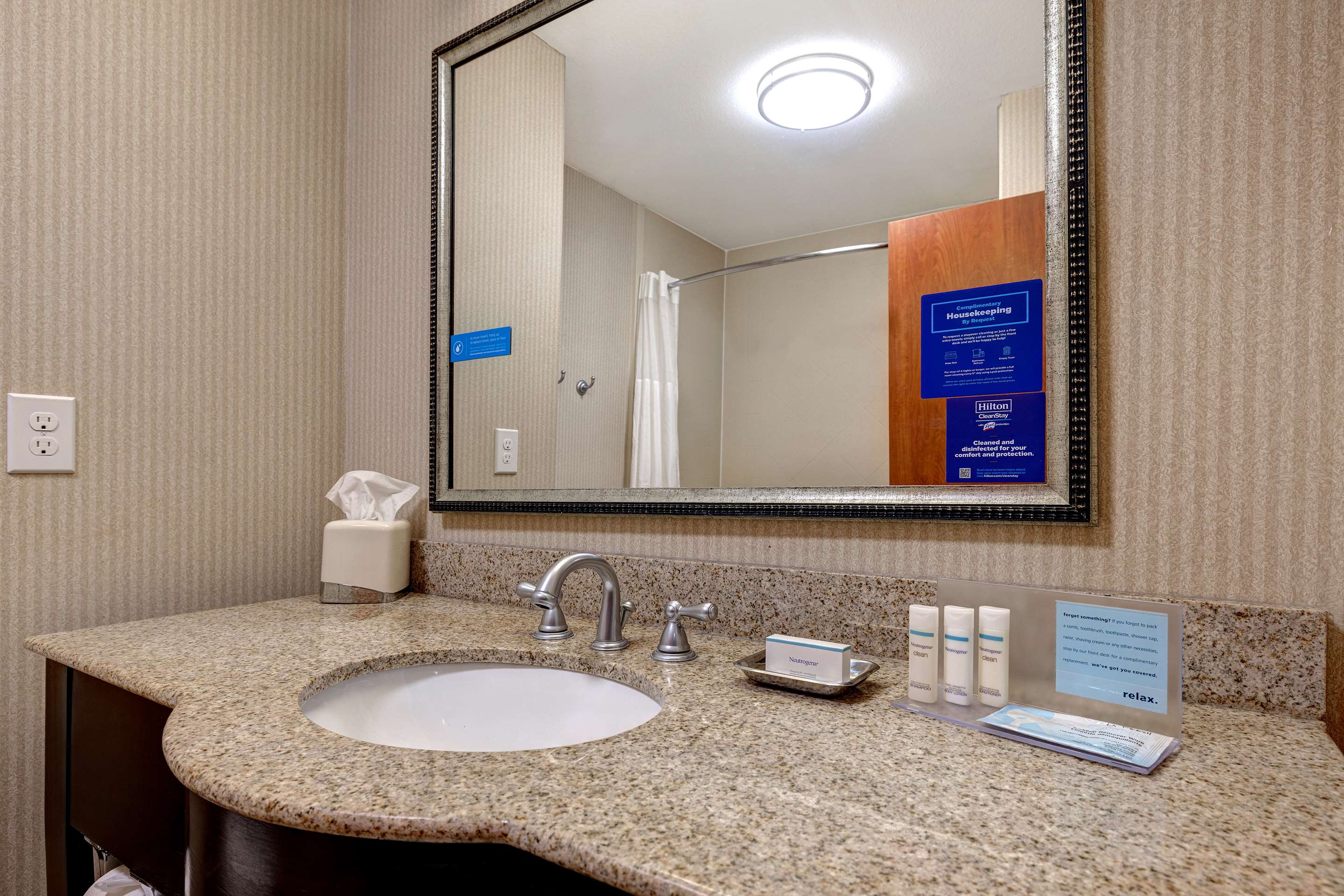 Guest room bath