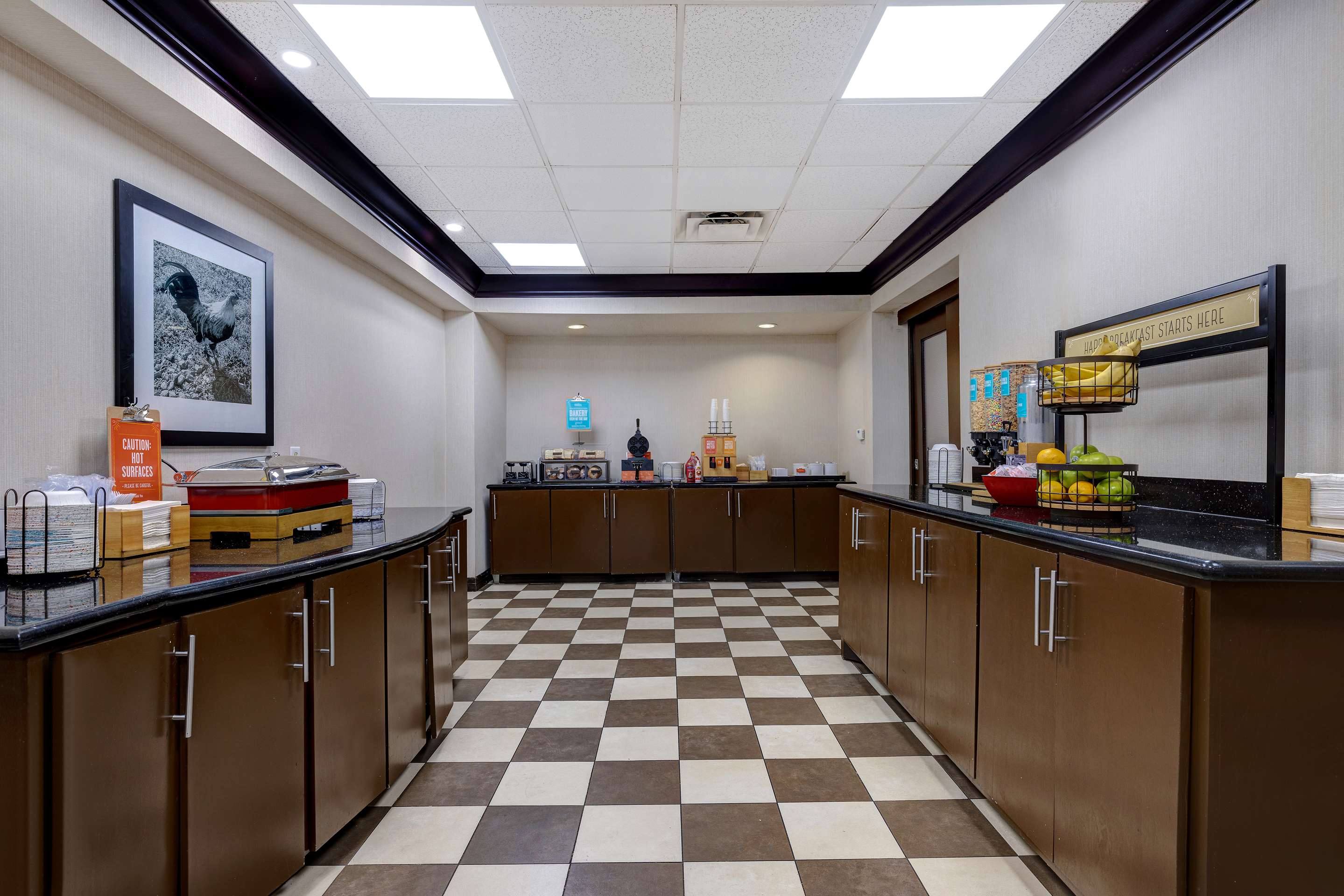 Breakfast Area | Hampton Inn Victoria