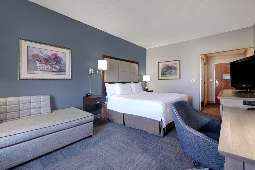 Hampton Inn Victoria - Tap to explore photos