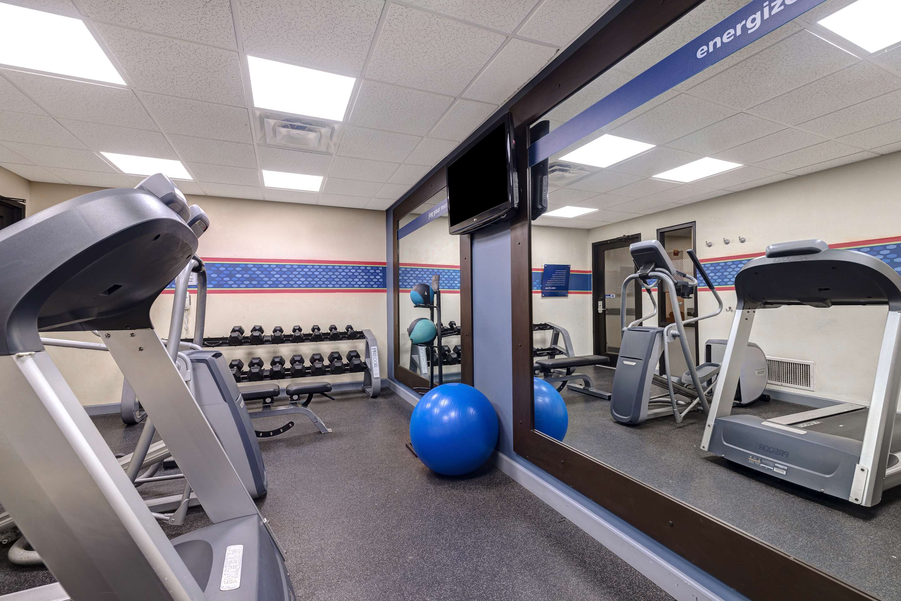 Health club fitness center gym | Hampton Inn Victoria