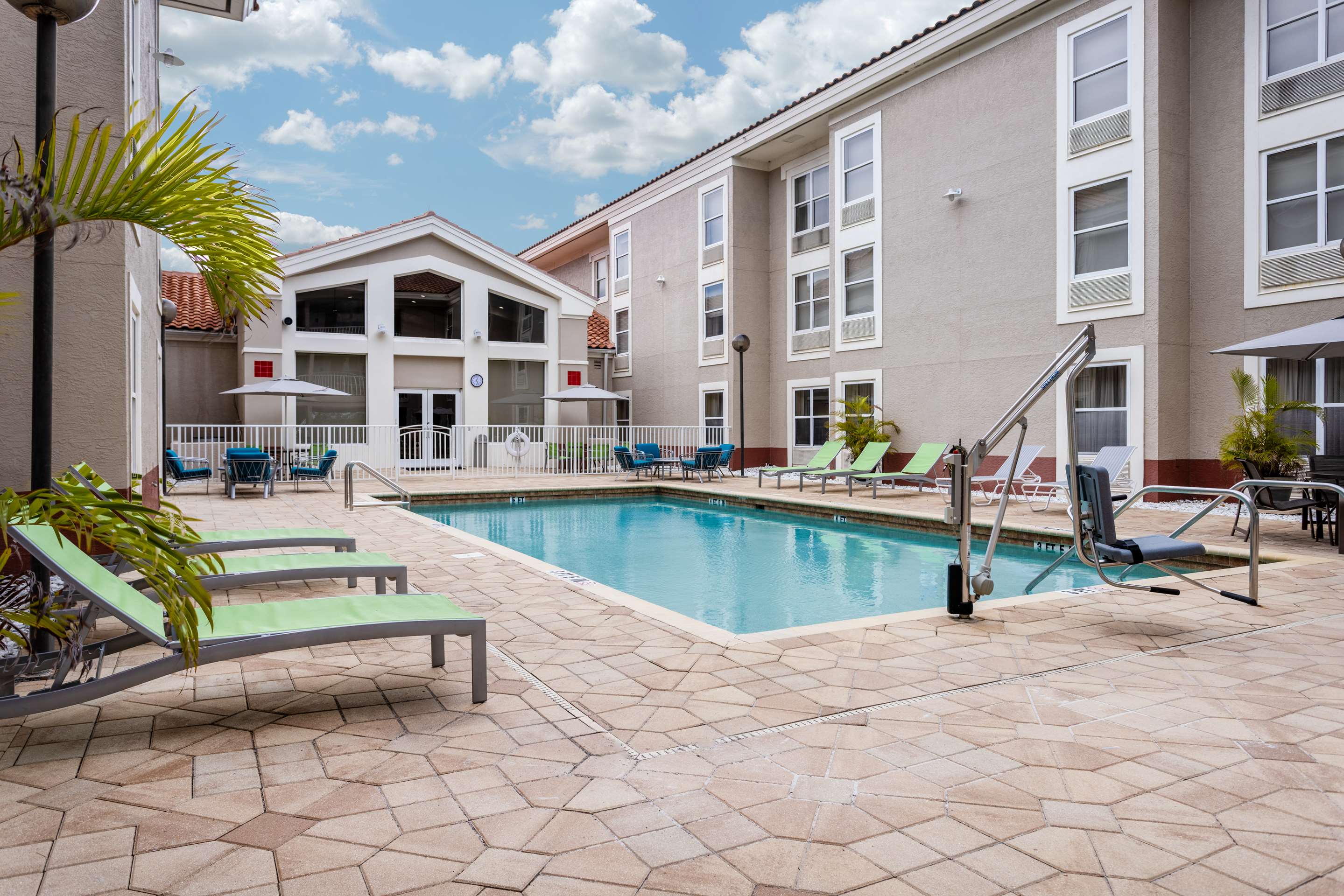 Pool | Hampton Inn & Suites Venice Bayside South Sarasota