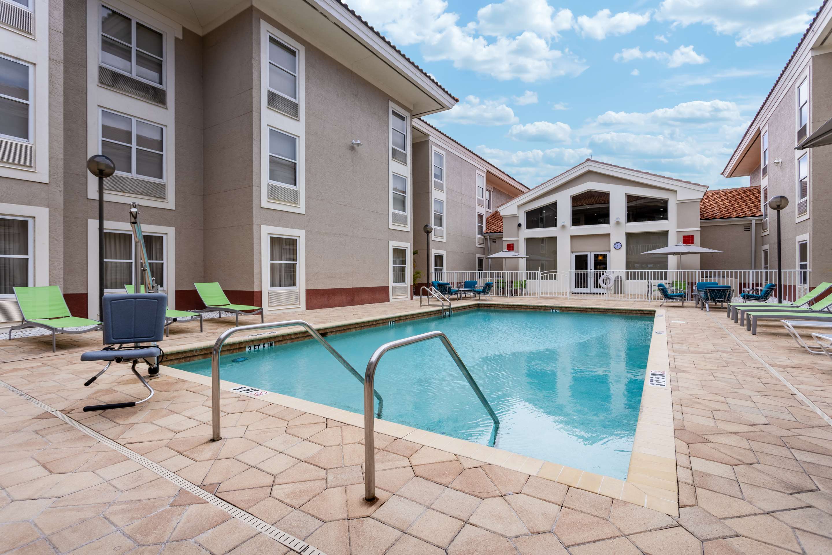 Pool | Hampton Inn & Suites Venice Bayside South Sarasota