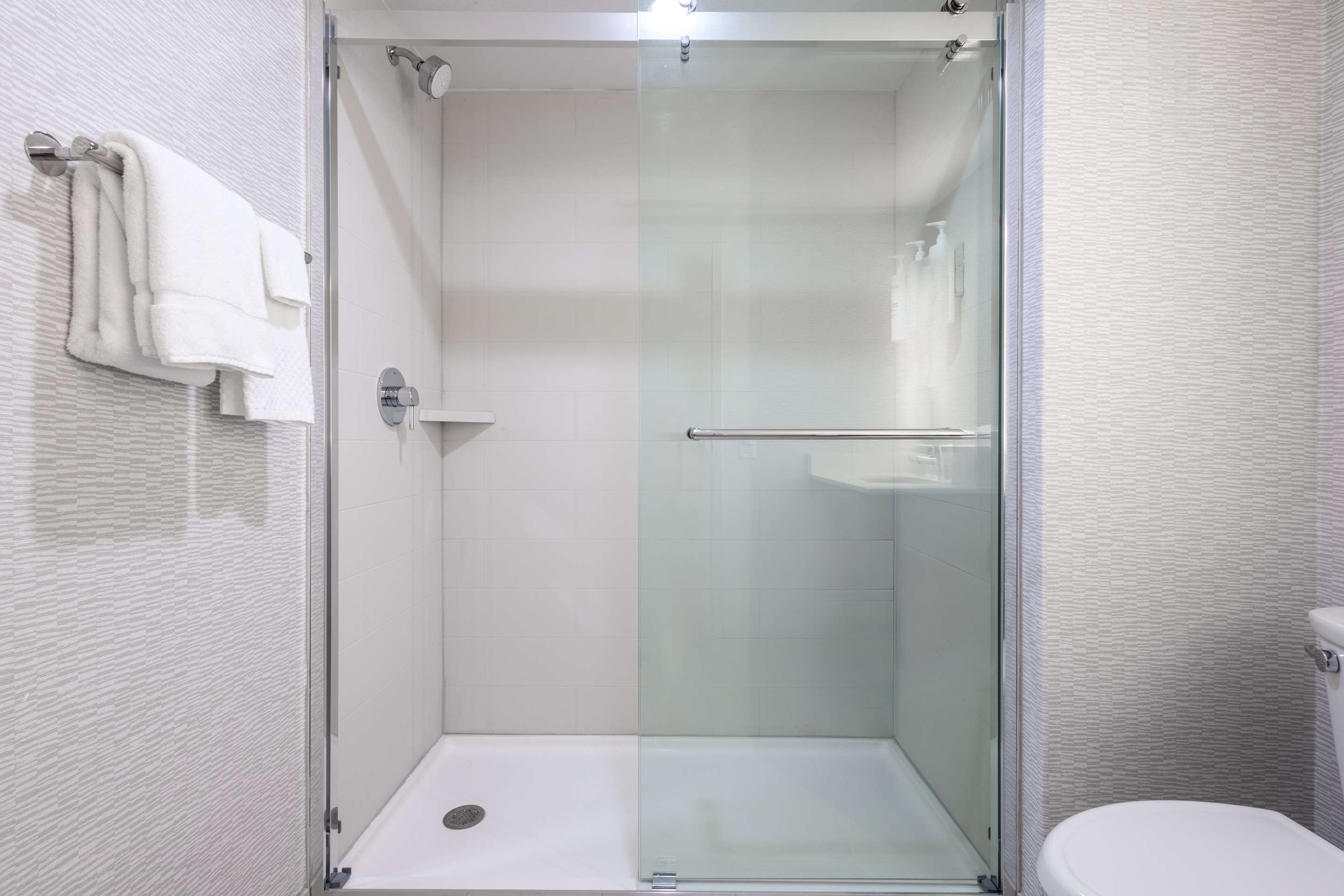 Guest room bath