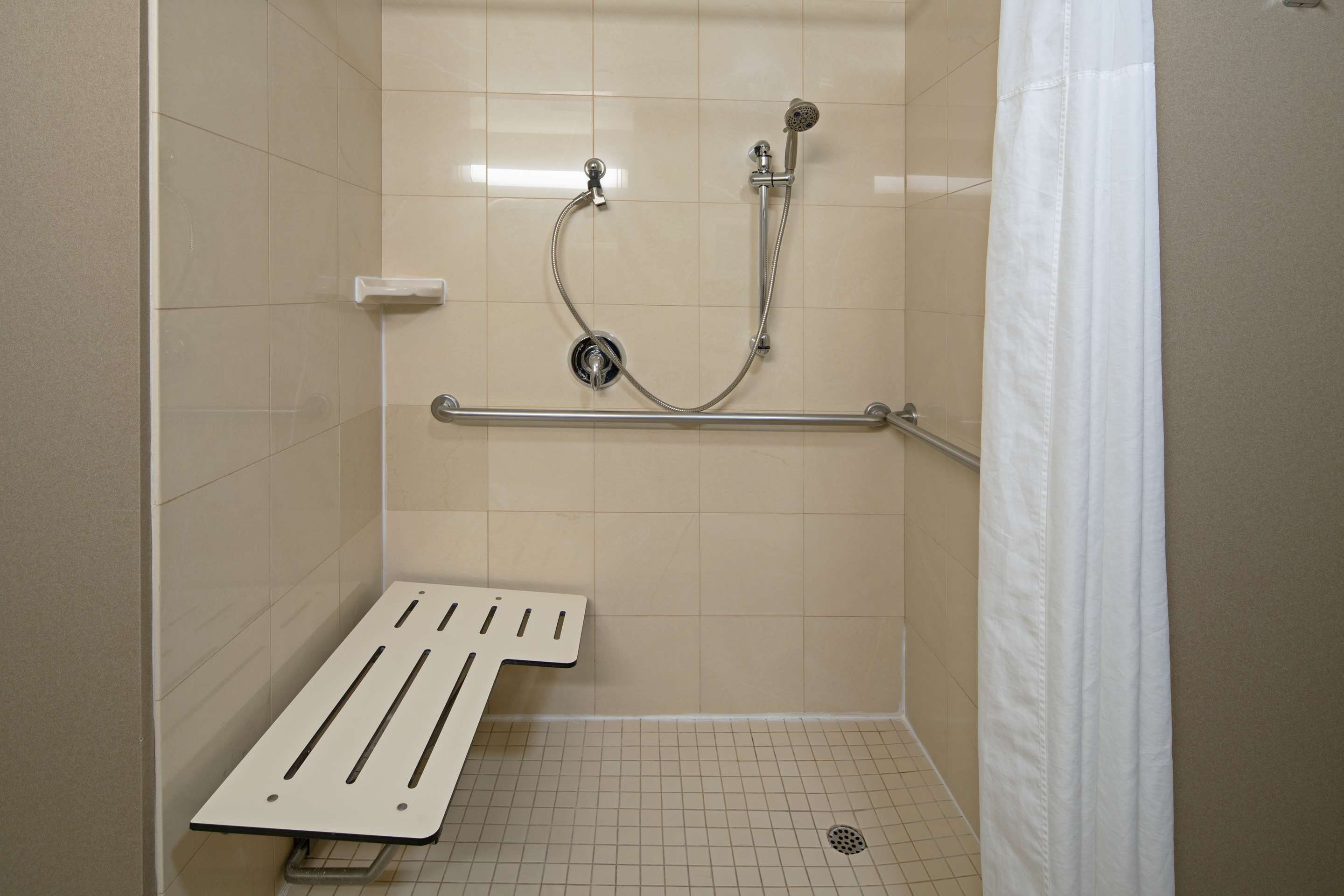 Guest room bath