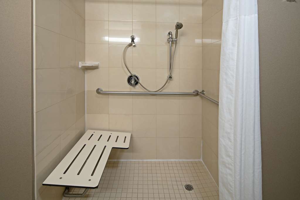 Hampton Inn by Hilton VISALIA Room Type - 1 KN ACC TUB STUDIO NOSMOK