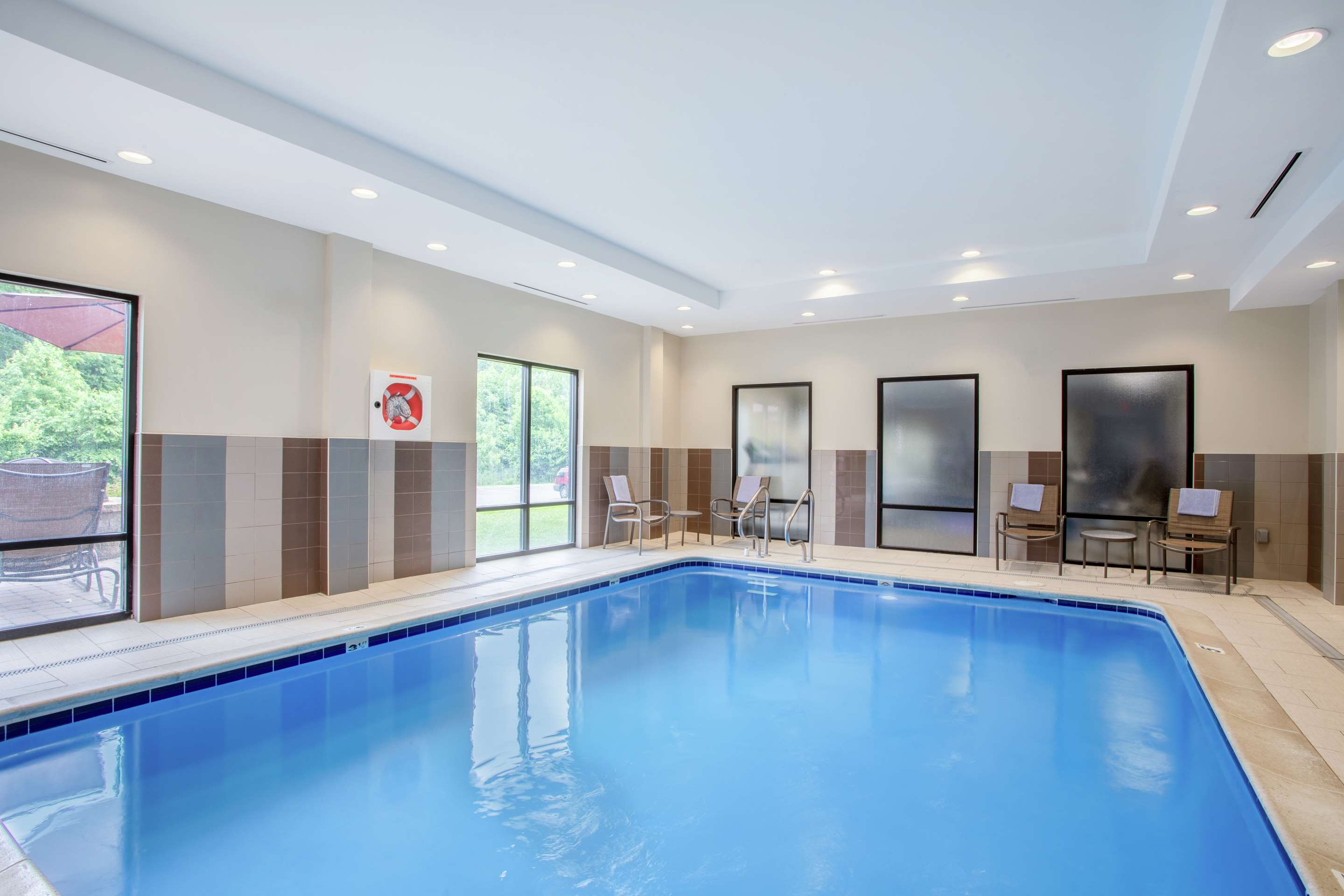 Pool | Hampton Inn Philadelphia/Voorhees