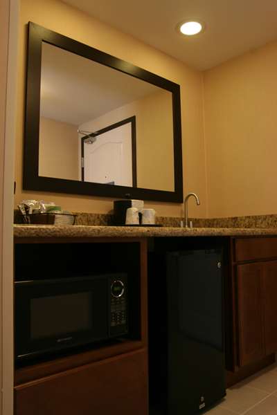  - Hampton Inn & Suites Peru - I-80, Exit 75