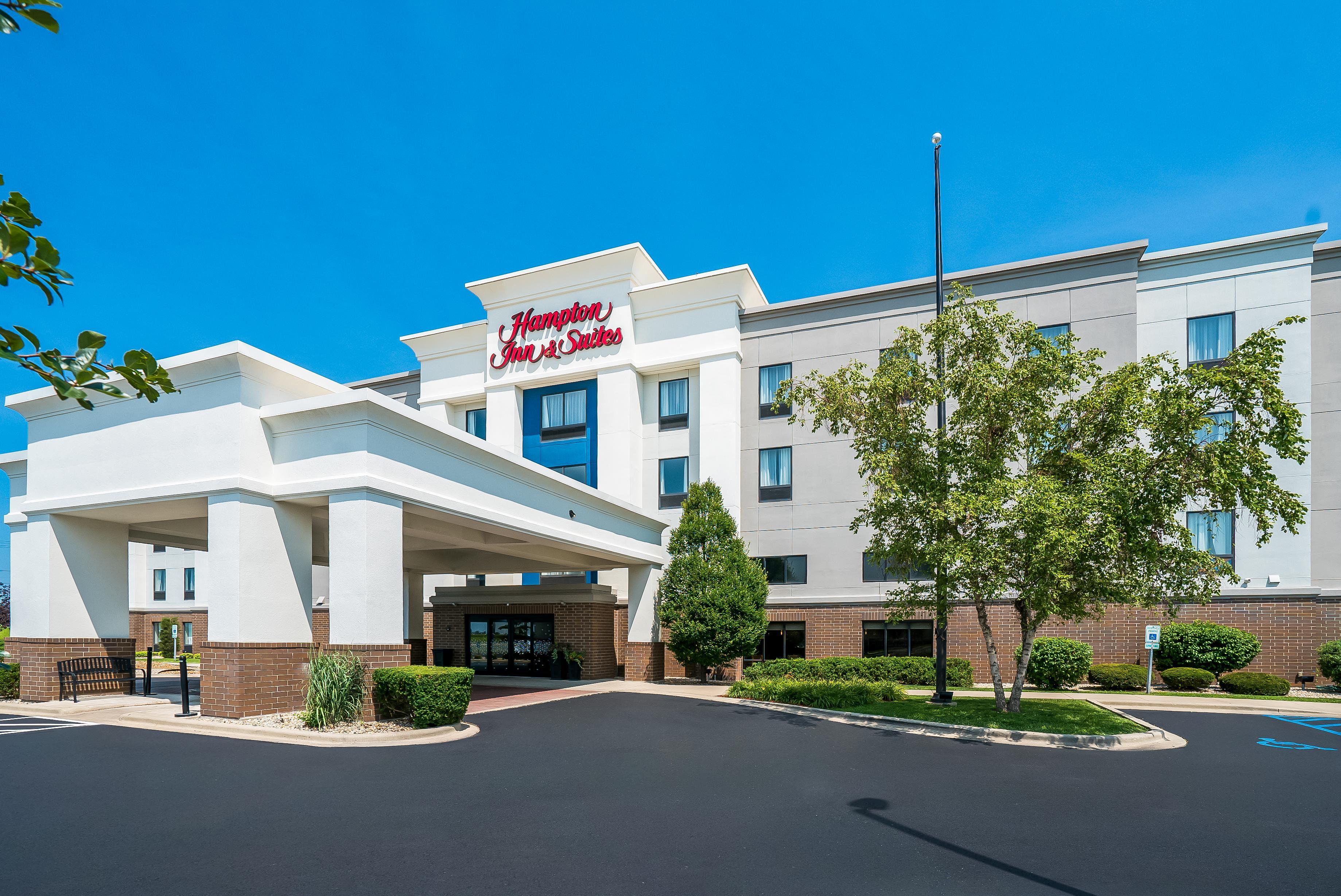 Exterior | Hampton Inn & Suites Peru