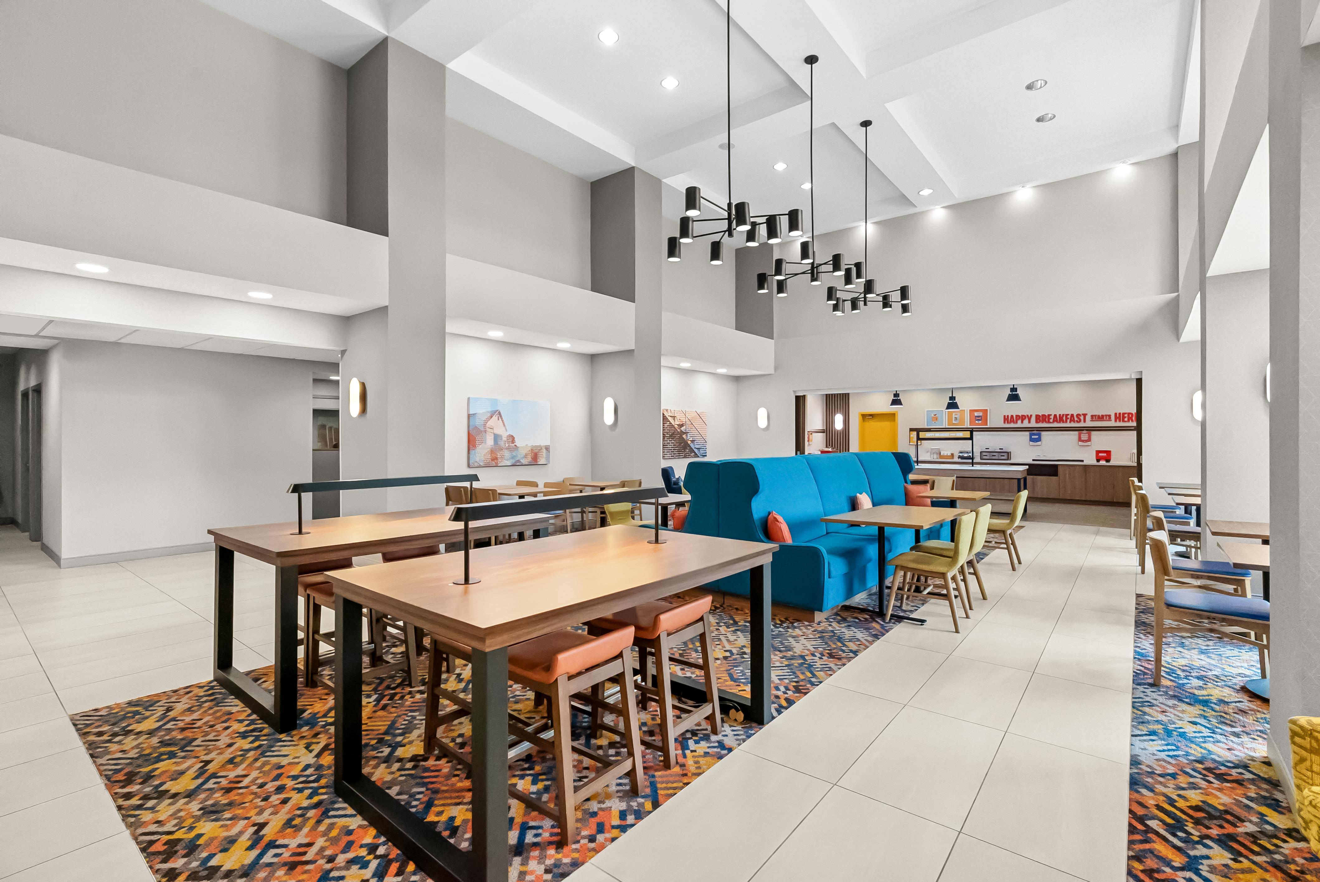 Lobby | Hampton Inn & Suites Peru