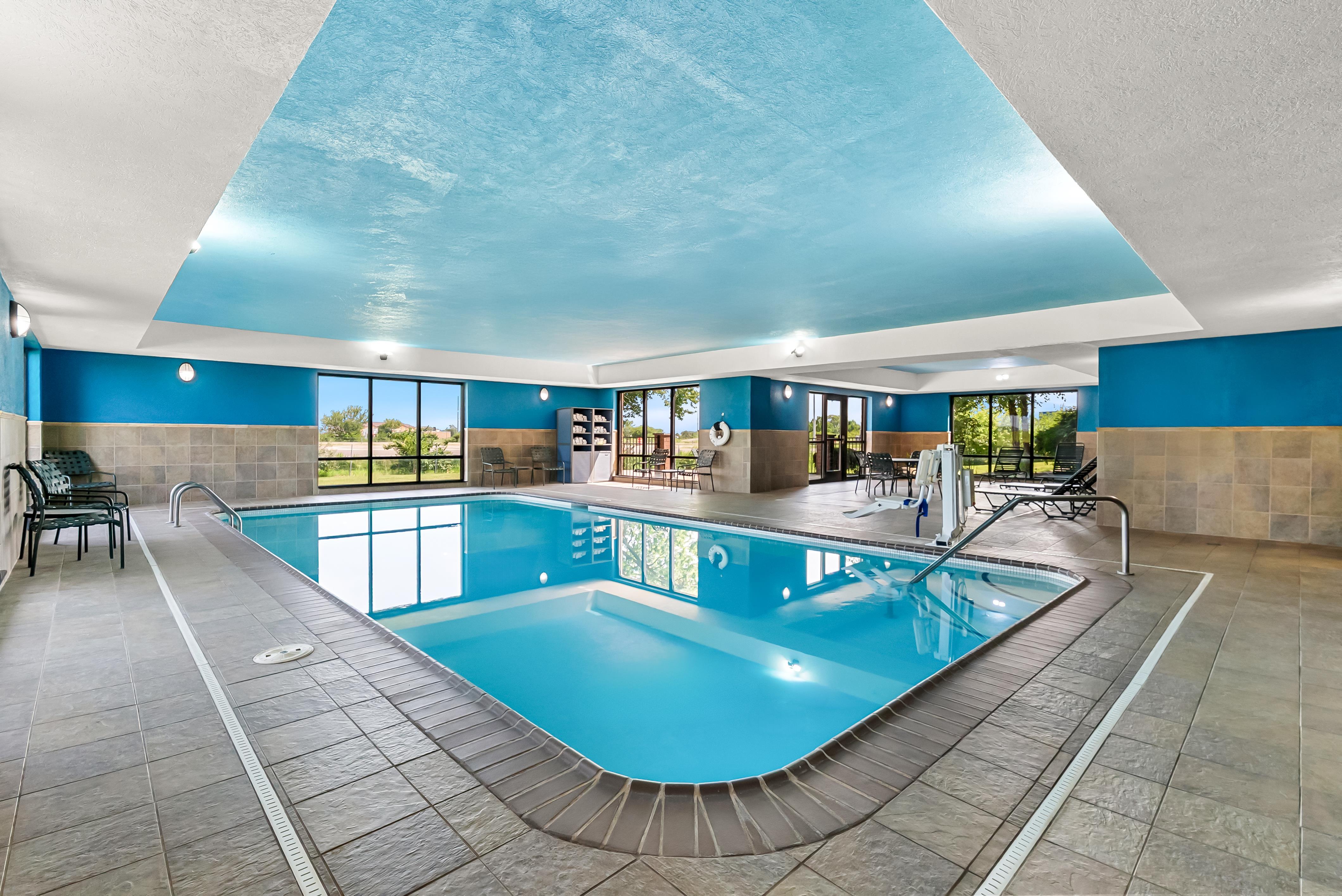 Pool | Hampton Inn & Suites Peru