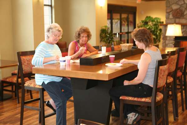 Restaurant - Hampton Inn & Suites Warren