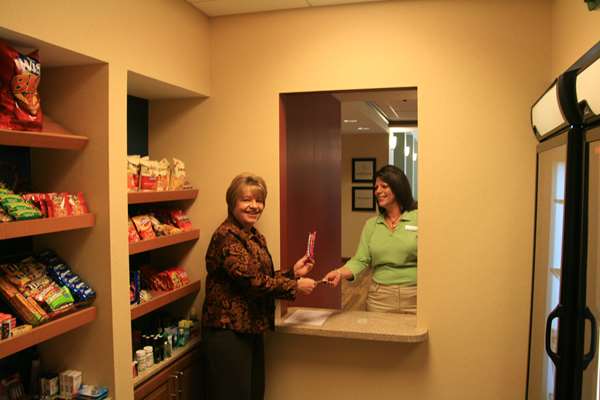 Restaurant - Hampton Inn & Suites Warren