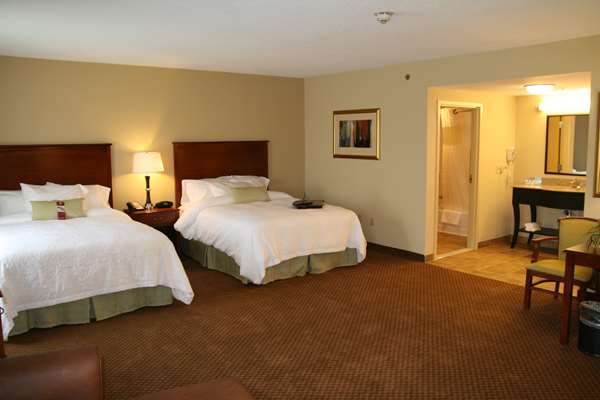  - Hampton Inn & Suites Warren