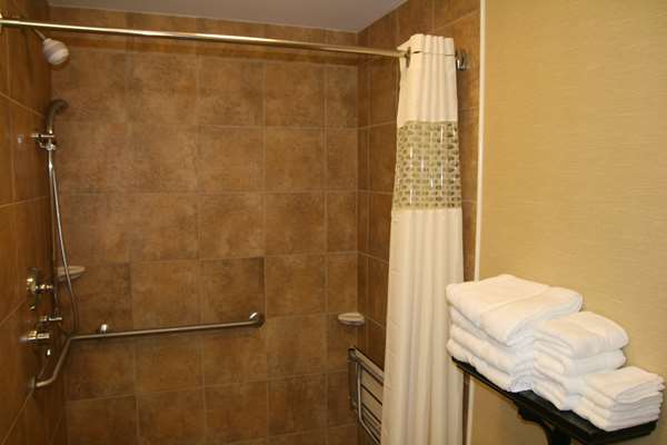  - Hampton Inn & Suites Warren
