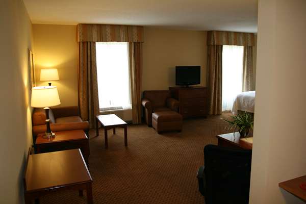  - Hampton Inn & Suites Warren